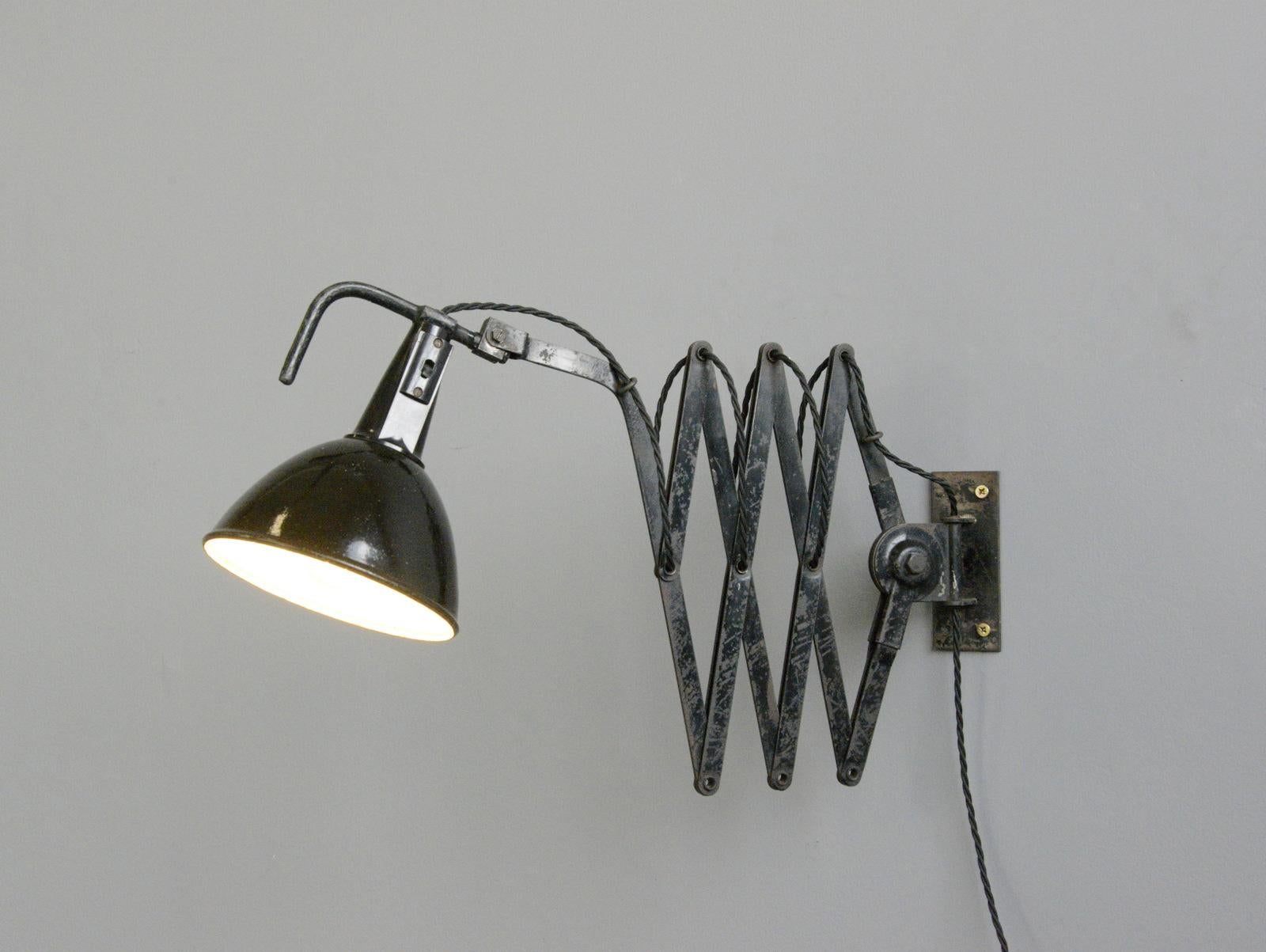 Modernist scissor lamp by Wilhelm Bader, Circa 1930s

- Large extendable scissor mechanism 
- Original On/Off switches 
- Takes E27 fitting bulbs
- German ~ 1930s
- Extends up to 115cm from the wall
- 18cm wide x 25cm tall

Condition