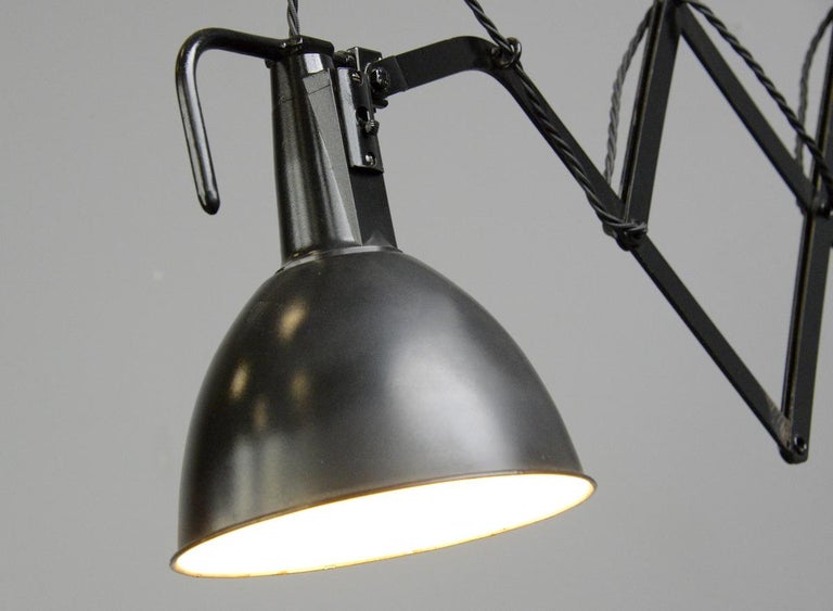 Modernist Scissor Lamp by Wilhelm Bader, circa 1930s For Sale 1