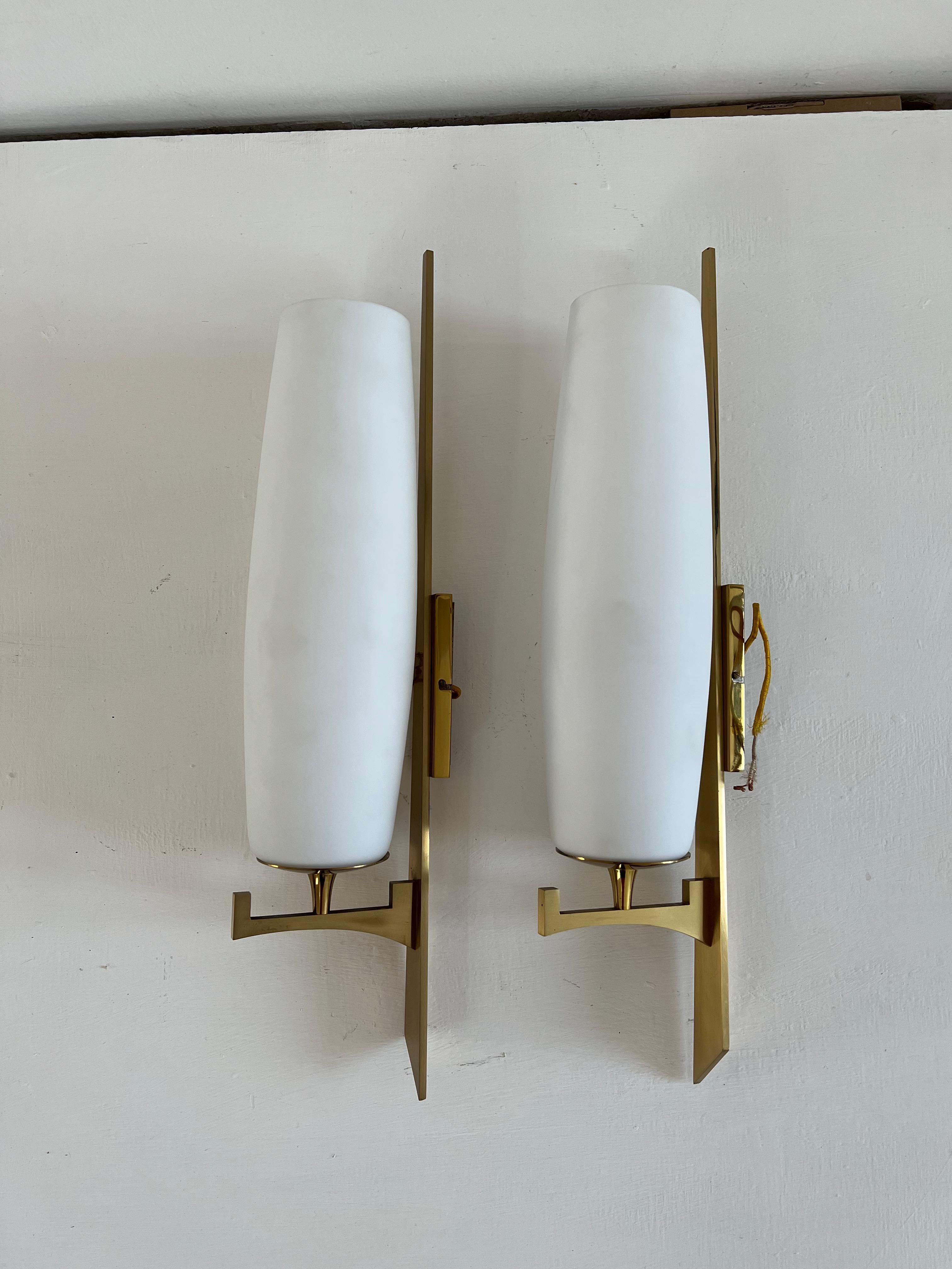Pair of Mid-Century Modern sconces or wall lights attributed to Maison Arlus in brass and opaline glass.
Made in France, circa 1940s.
The sconces were found in great 