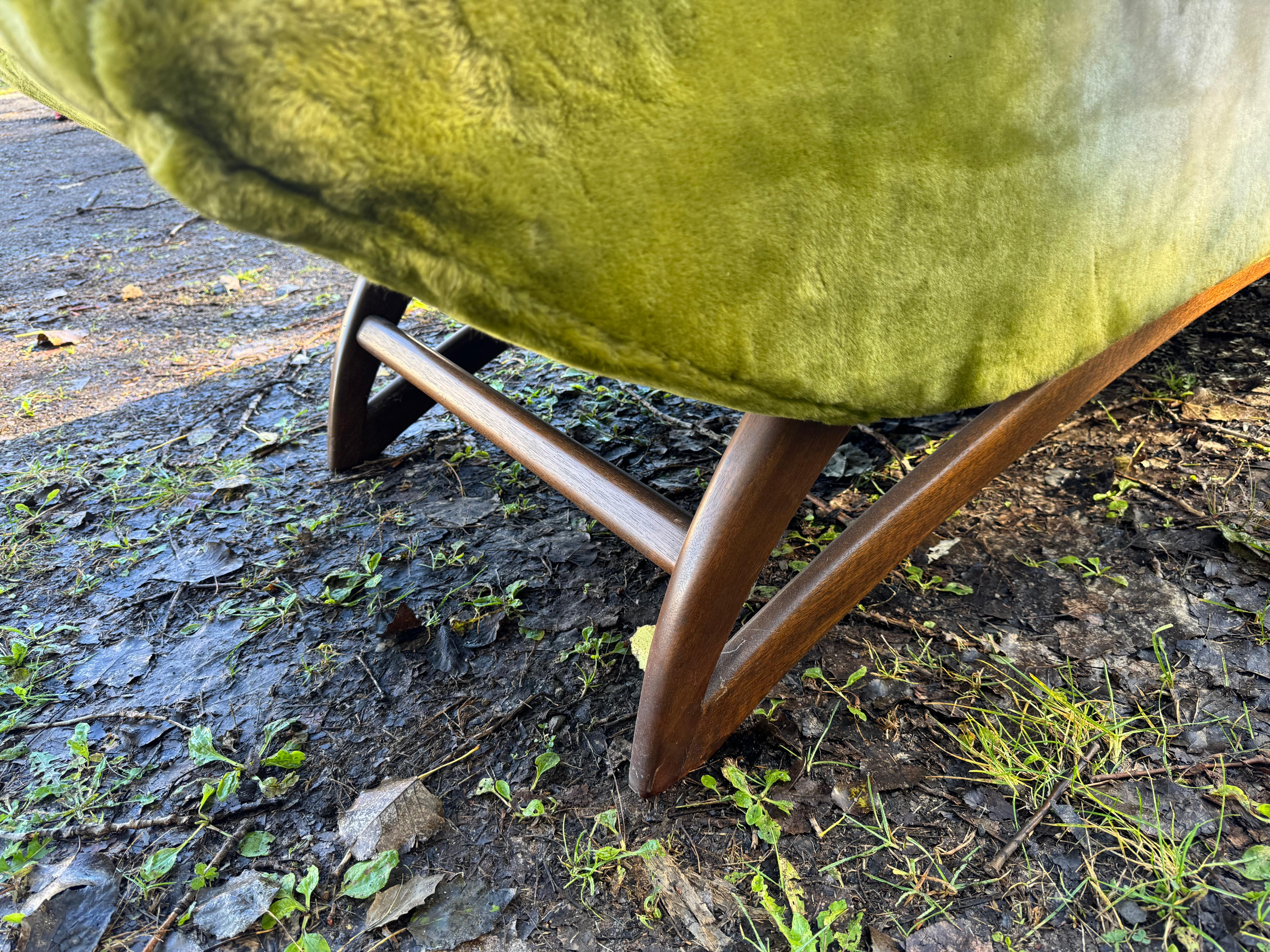 Modernist Sculpted Walnut Gondola Sofa by Adrian Pearsall In Good Condition For Sale In Buffalo, NY