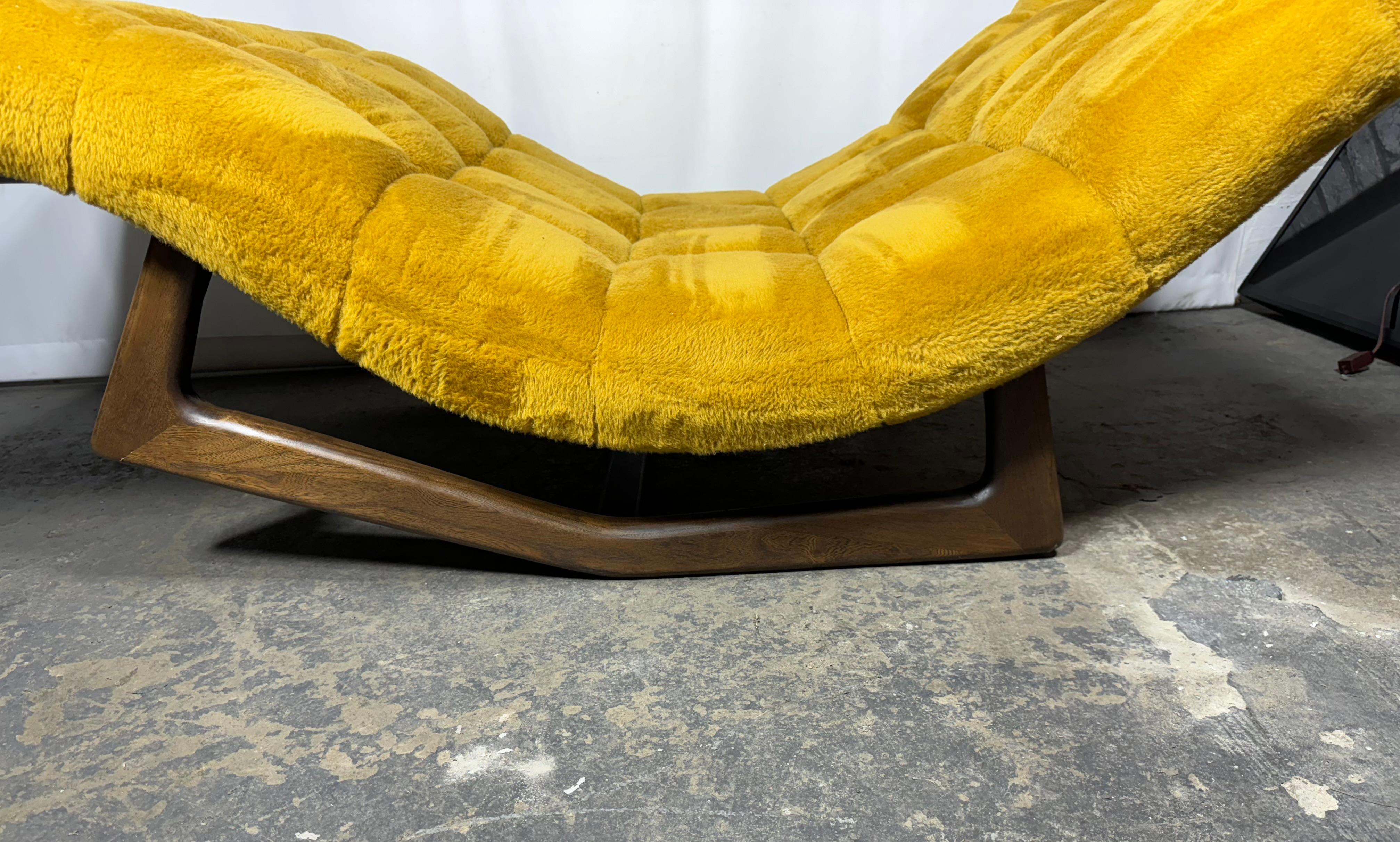 Modernist Sculptural 2-position Wave Chaise Lounge by Adrian Pearsall c.1960 2