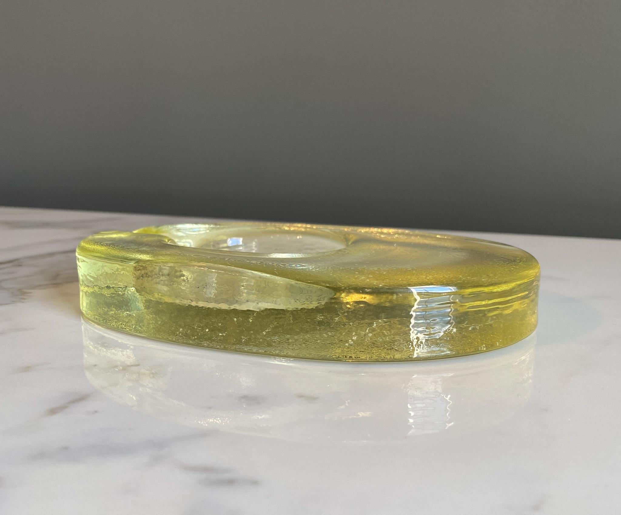 Modernist Sculptural Art Glass Ashtray, 1980's In Good Condition For Sale In Costa Mesa, CA