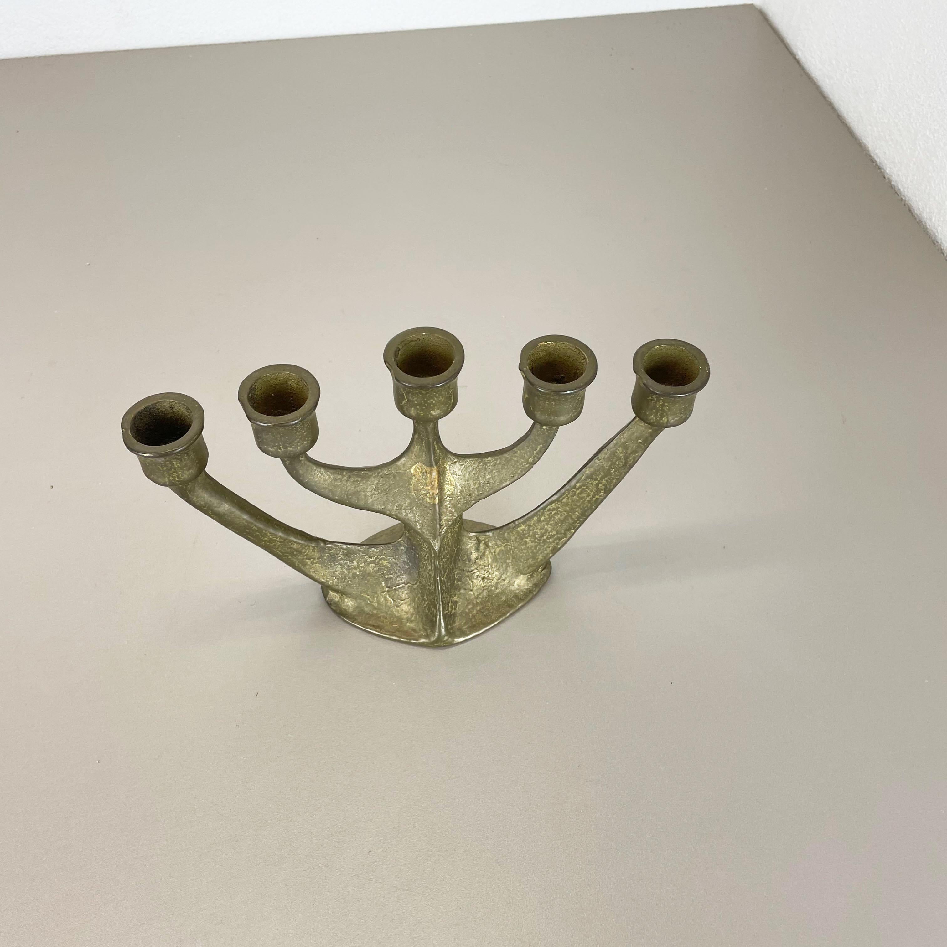 Modernist Sculptural Brutalist Brass Candleholder, Germany, 1970s In Good Condition For Sale In Kirchlengern, DE