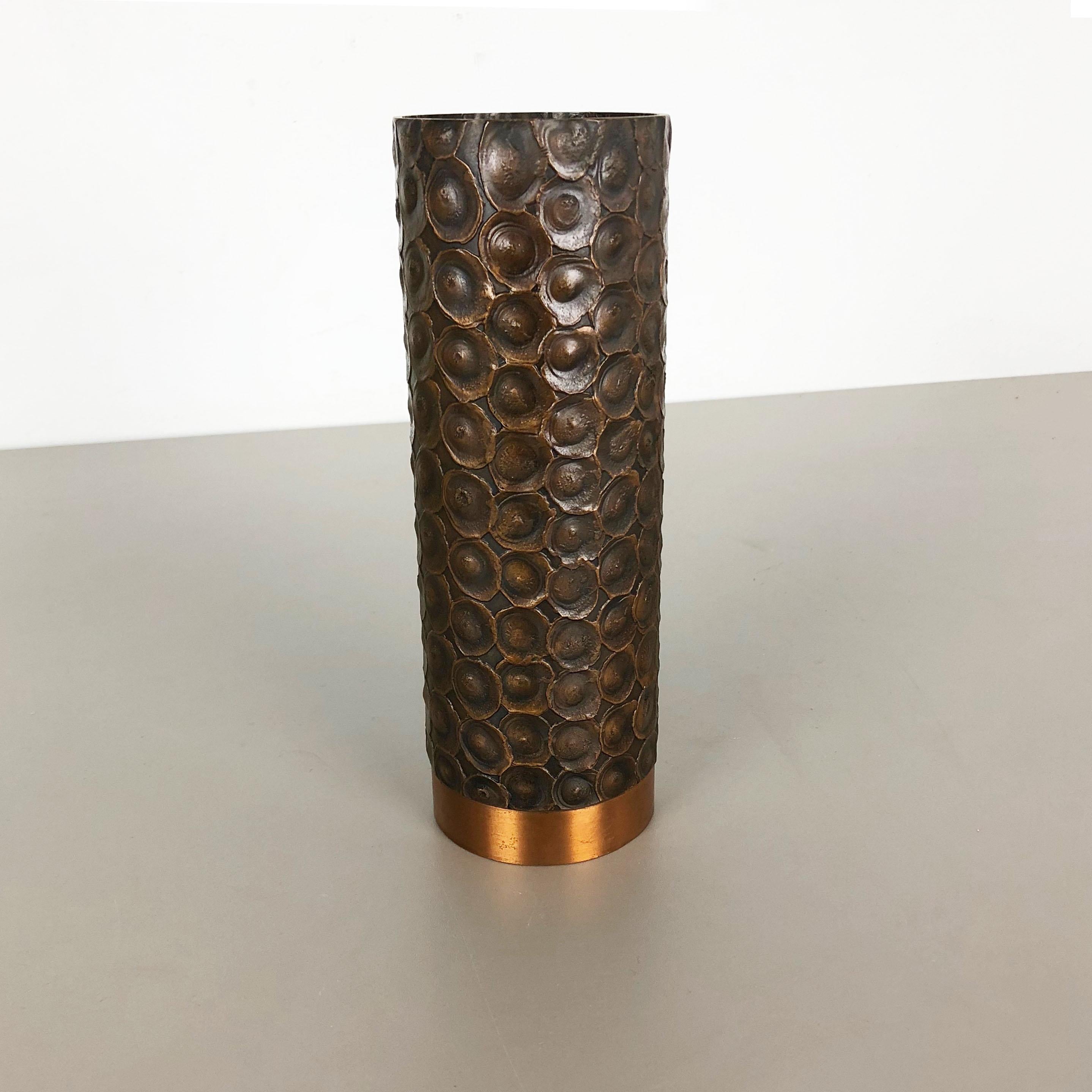 Article: Brutalist tripod candleholder

Origin: Austria

Material: Solid copper

Decade: 1950s

Description: This original vintage vase, was produced in the 1950s in Austria. It is made of solid copper, and has a lovely patination due to the
