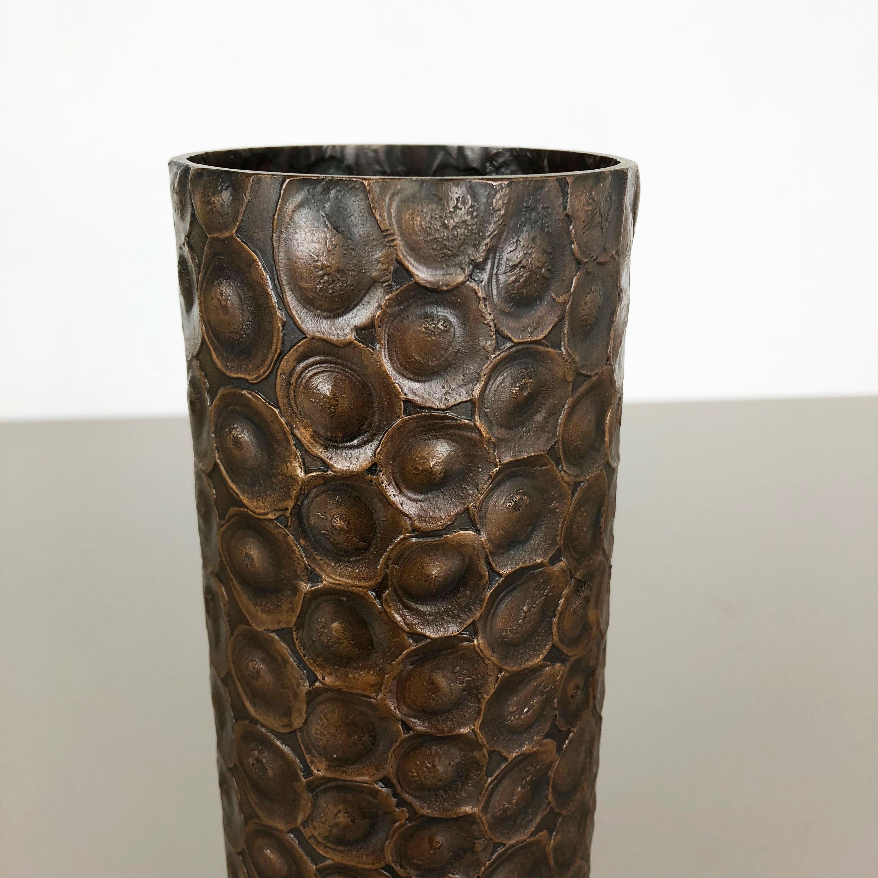 Modernist Sculptural Brutalist Copper Vase, Austria, 1950s In Good Condition For Sale In Kirchlengern, DE