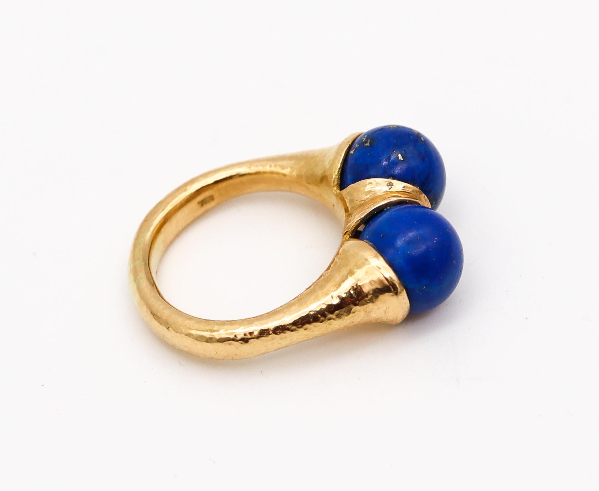 Greek Revival Modernist Sculptural Greek Ring in Hammered 18Kt Yellow Gold with Lapis Lazuli For Sale
