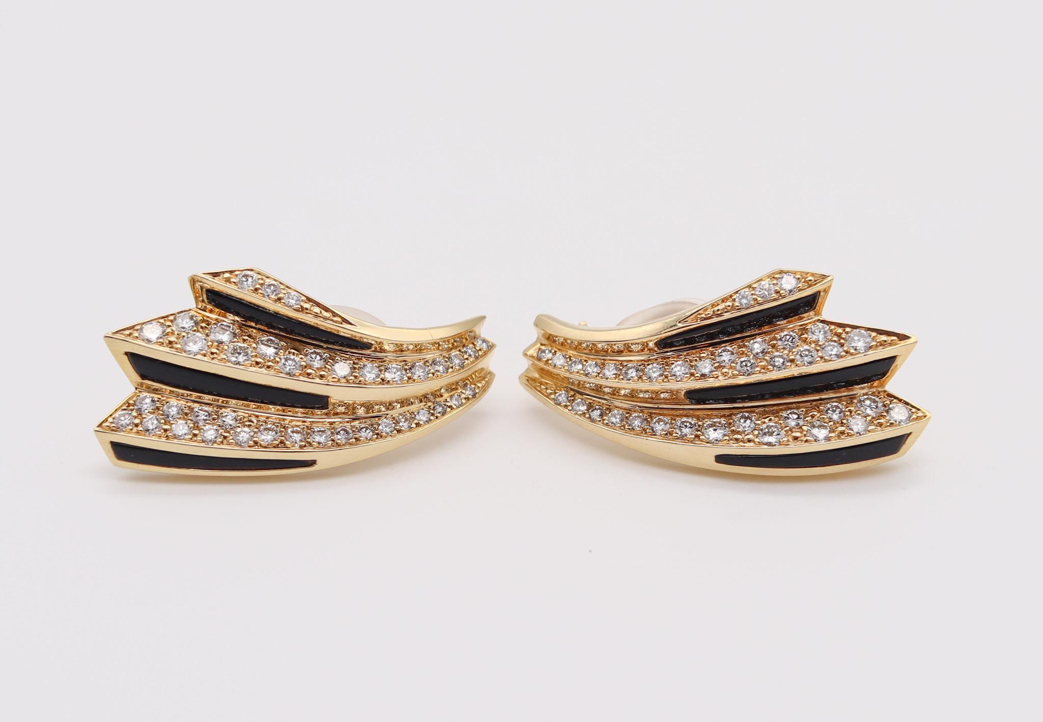 Sculptural clips-on earrings with diamonds.

Beautiful aerodynamic clip on earrings crafted with modernism pattern in solid yellow gold of 18 karats and finished with high polish. Fitted at te reverse with post (Removable) for pierced ears and