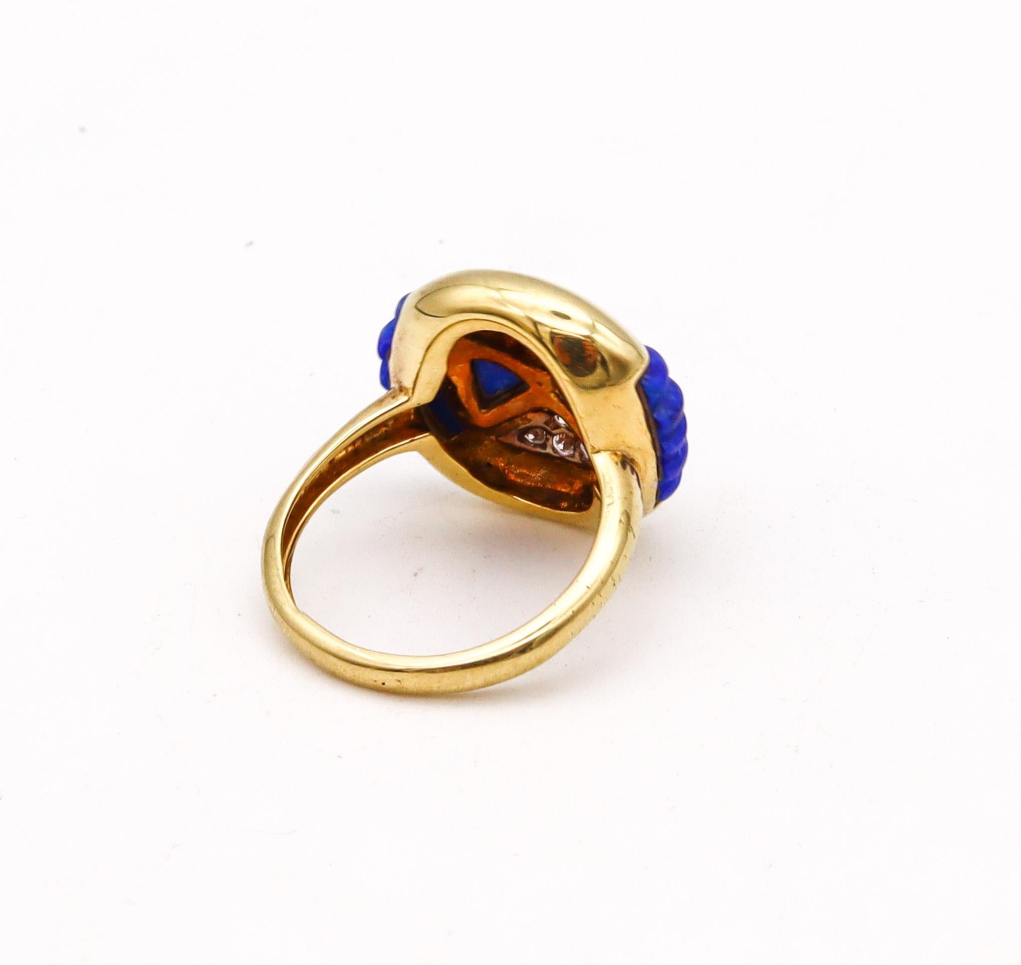 Modernist Sculptural Ring In 18Kt Yellow Gold With 3.24 Ctw Diamonds And Lapis In Excellent Condition For Sale In Miami, FL