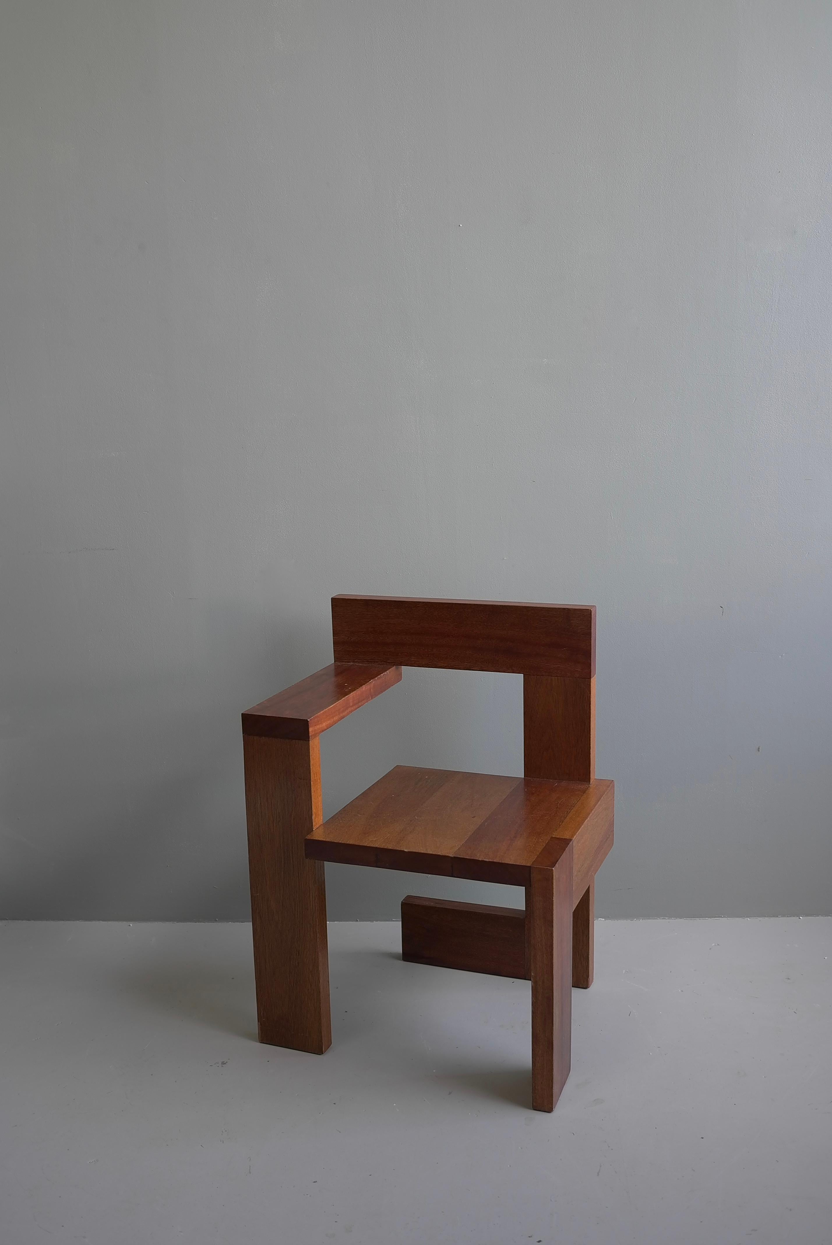 Modernist Sculptural Steltman Chair in Meranti Wood, in Style of Gerrit Rietveld In Good Condition In Den Haag, NL