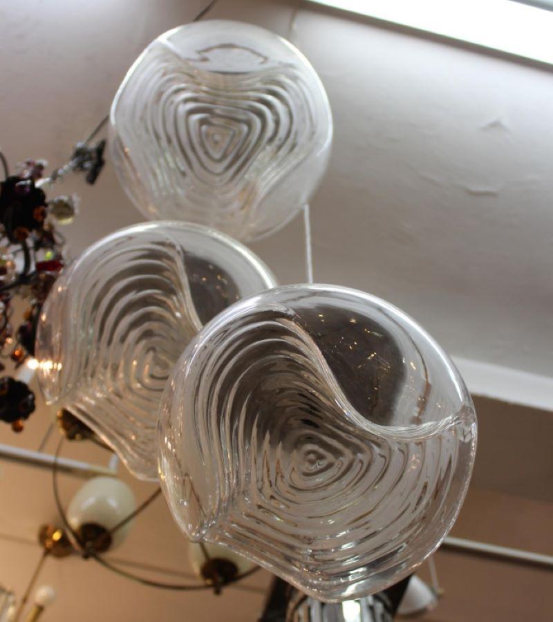 20ième siècle Pendentif sculptural moderniste à triple globe en verre en vente