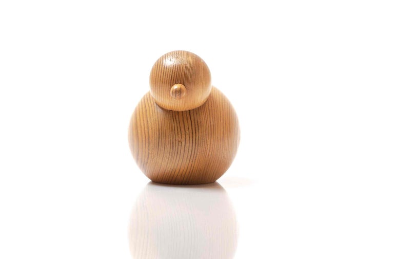 Modernist figure of a duck in Oregon pine by Kaija Aarikka. Hard to come by as only a limited edition were made. The figure is in excellent vintage condition.