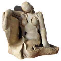 Escultura modernista de un desnudo femenino realizada en cerámica, Yugoslavia años 70