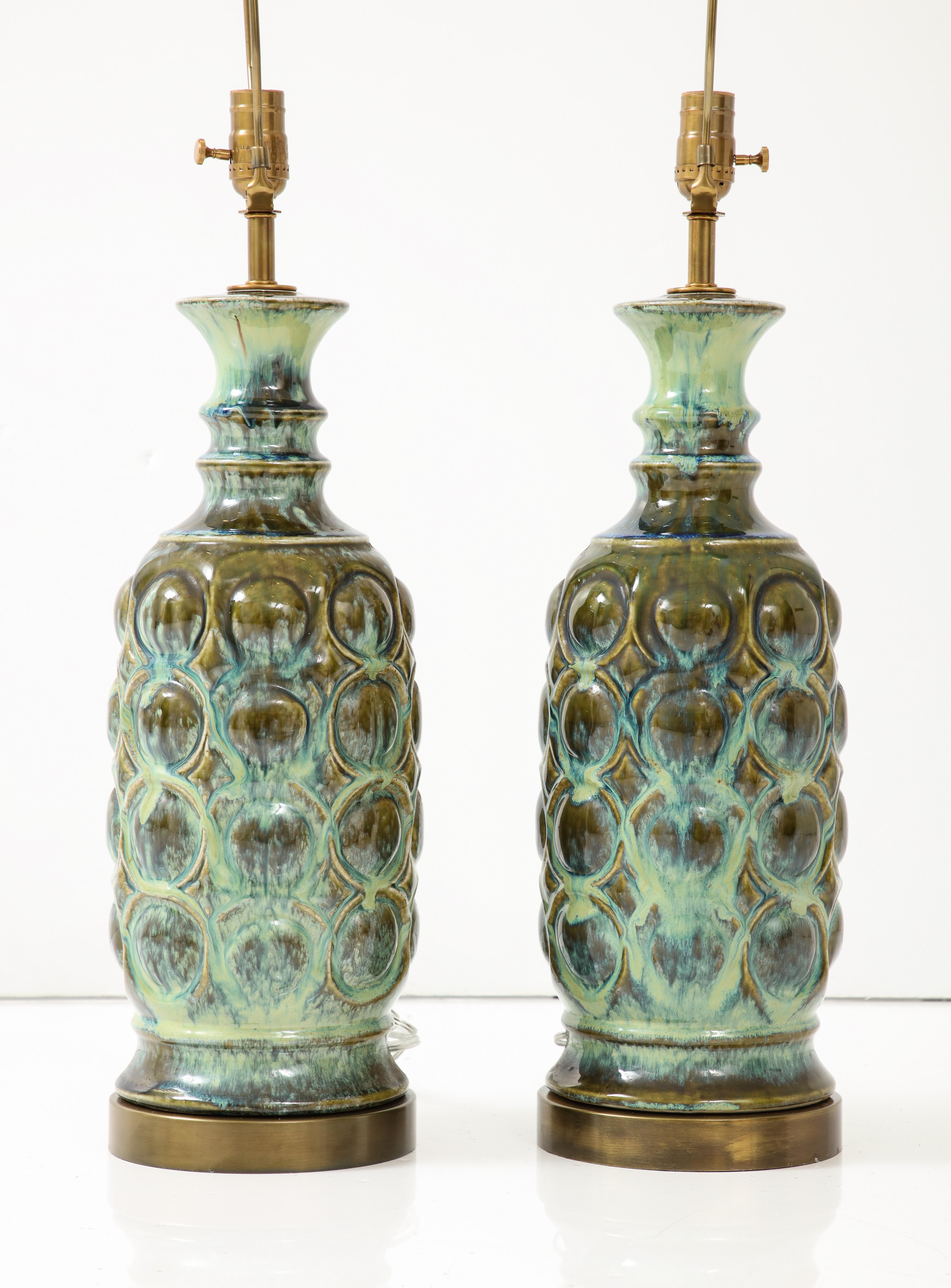 Modernistische glasierte Keramiklampen mit Seeschaumglasur im Zustand „Hervorragend“ im Angebot in New York, NY