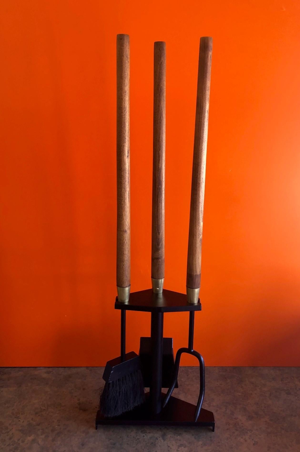 Mid-Century Modern Modernist Set of Fire Place Tools in Iron, Walnut and Brass by Seymour Mfg