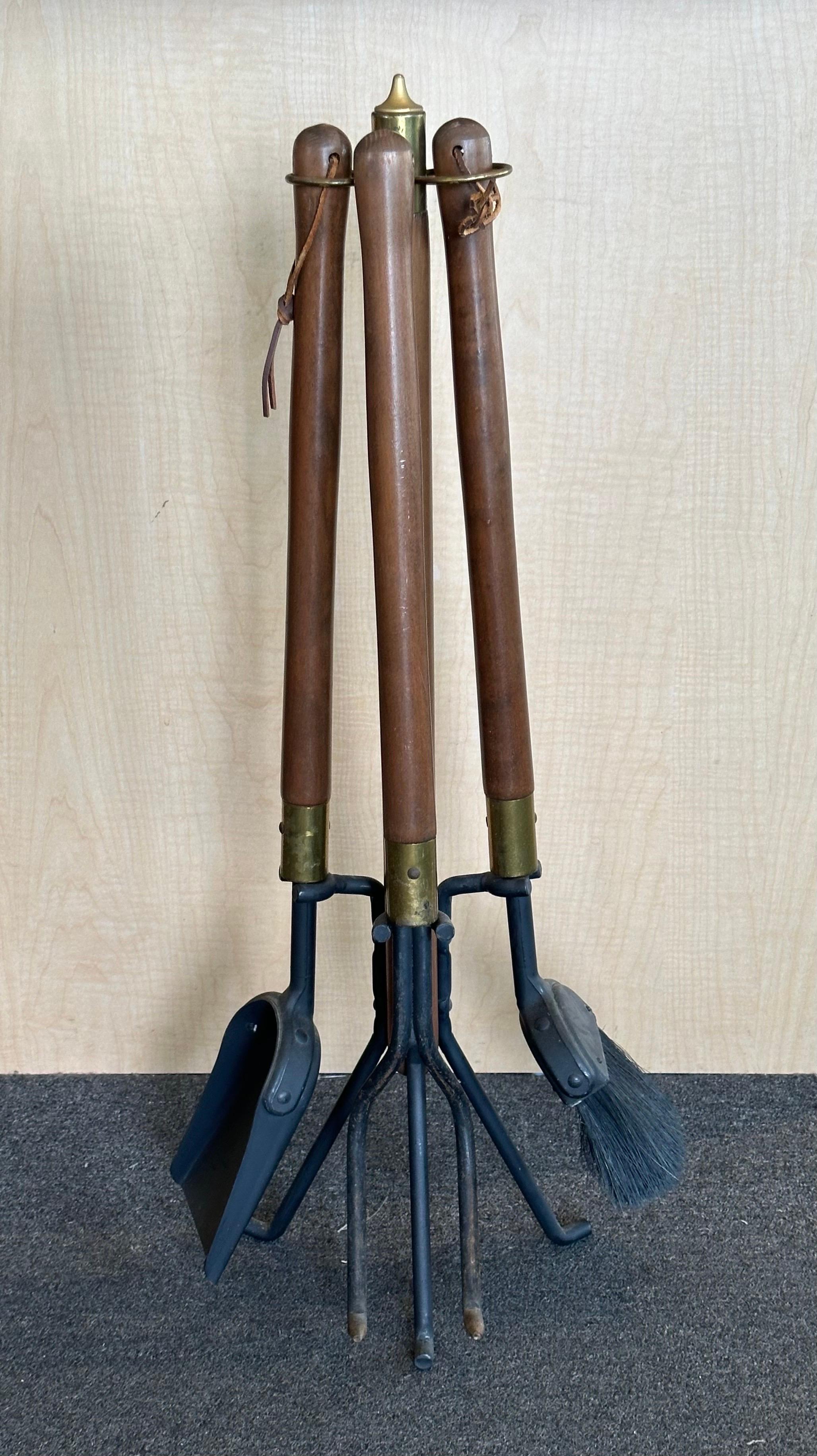 20th Century Modernist Set of Fire Place Tools in Iron, Walnut and Brass by Seymour Mfg For Sale