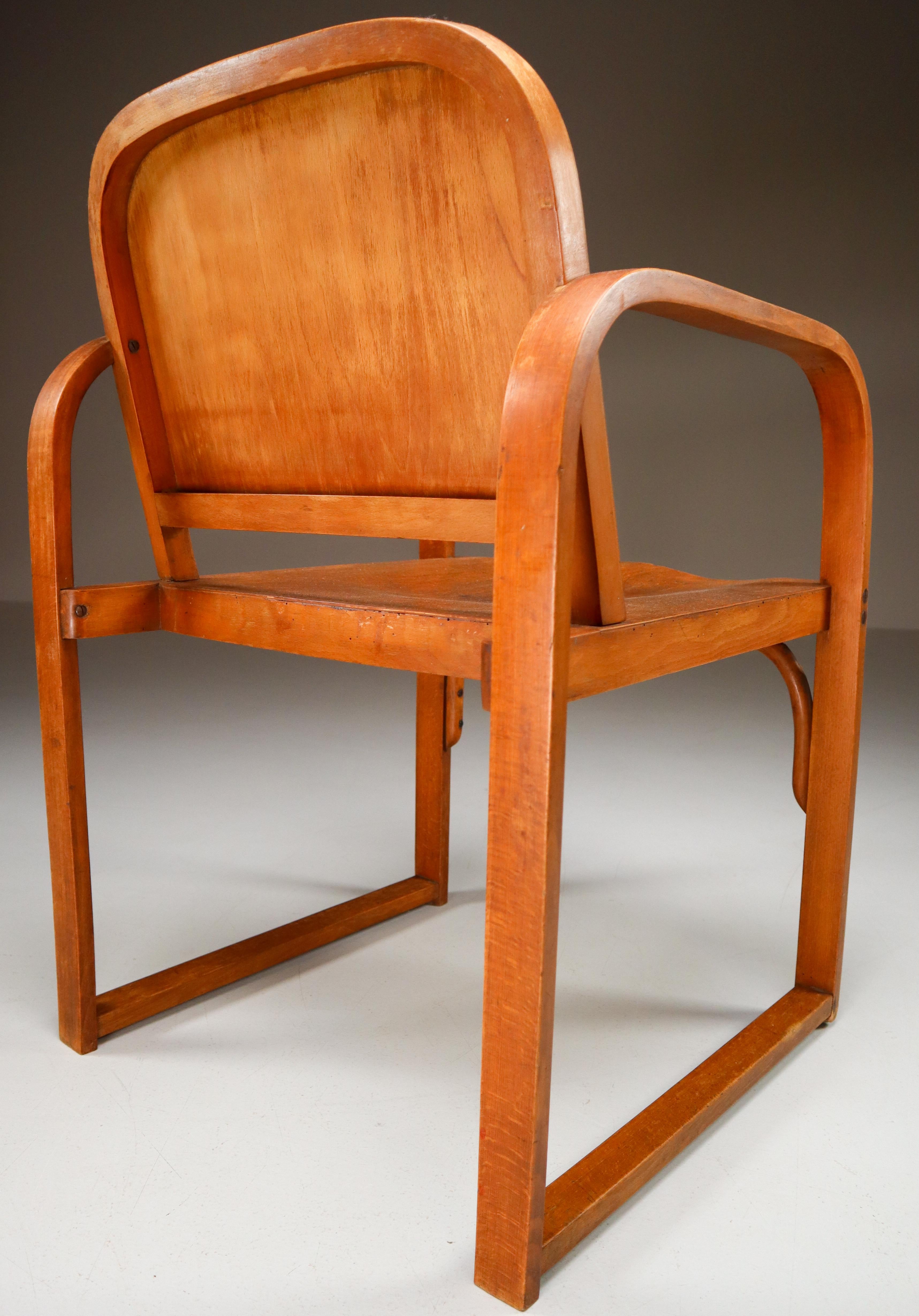 Modernist Set of Four Bauhaus Bentwood Armchairs Made by Tatra in Praque, 1930s 2