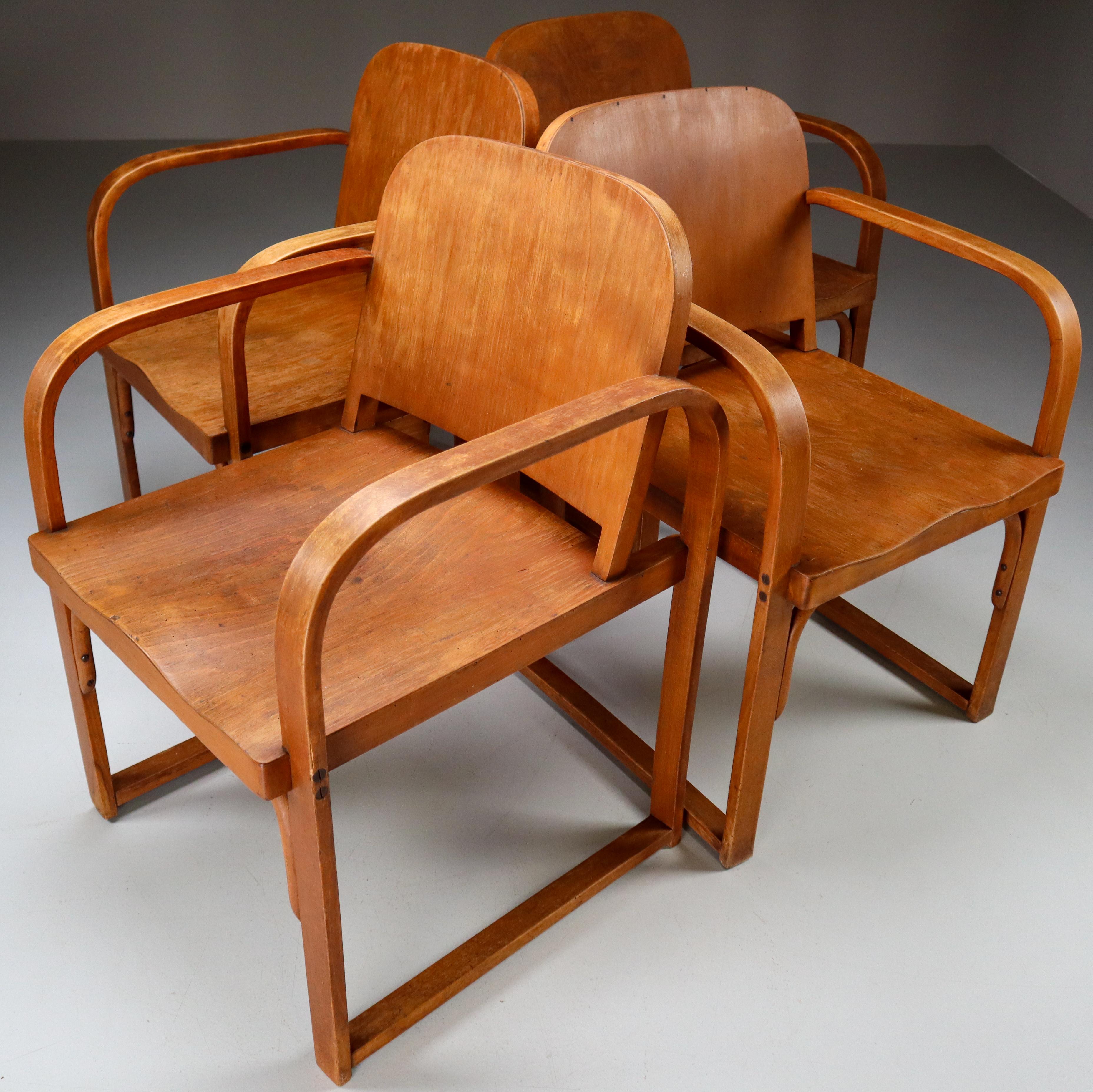 Modernist Set of Four Bauhaus Bentwood Armchairs Made by Tatra in Praque, 1930s 4