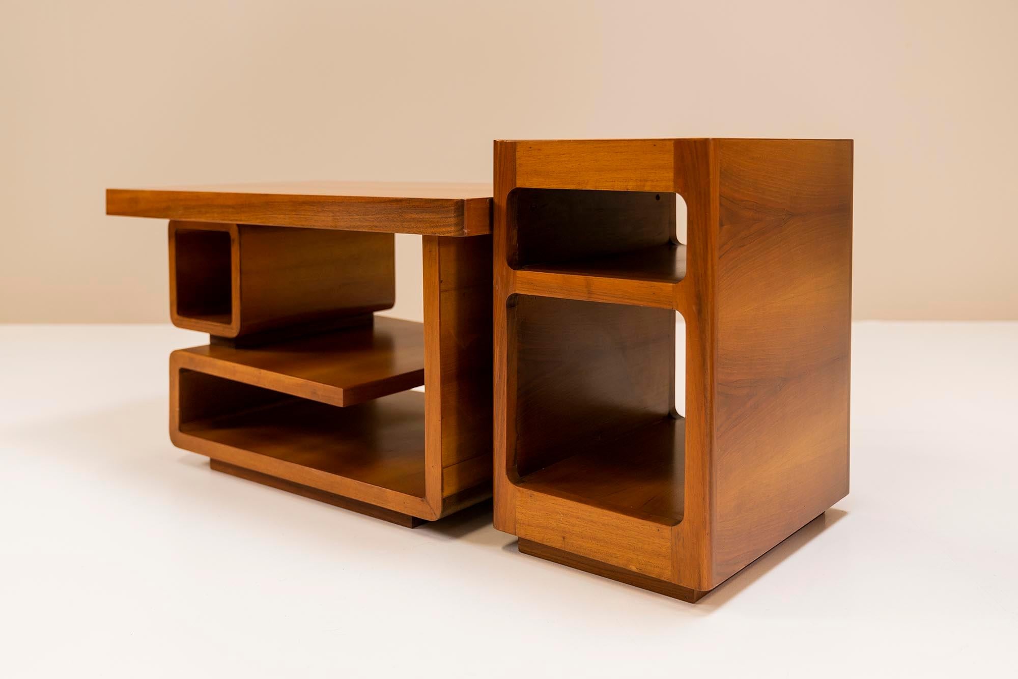Modernist Showcase Cabinet and Coffee Table in Walnut, Italy, 1960s For Sale 5