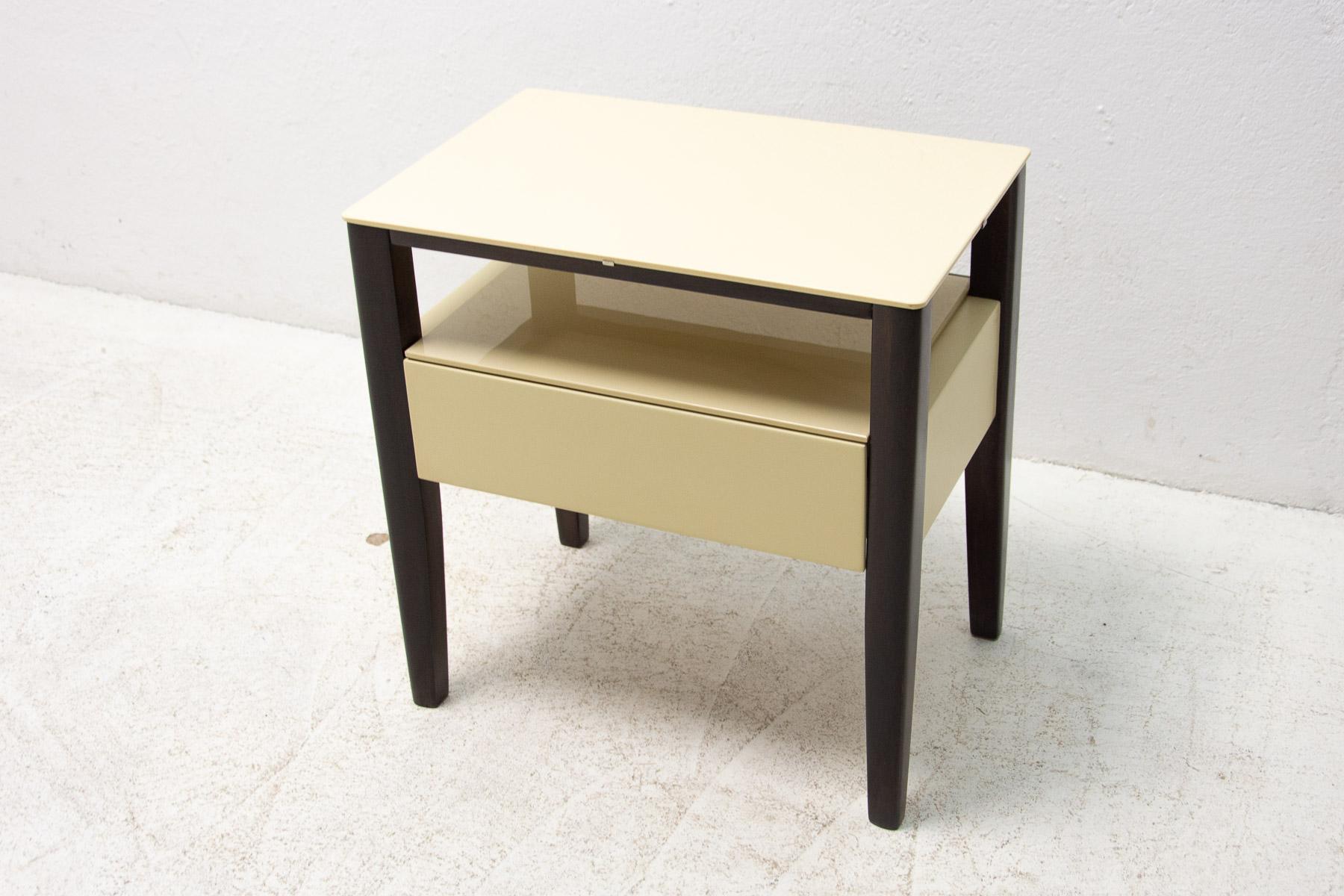 Modernist Side or Bedside Table, Czechoslovakia, 1960s For Sale 11