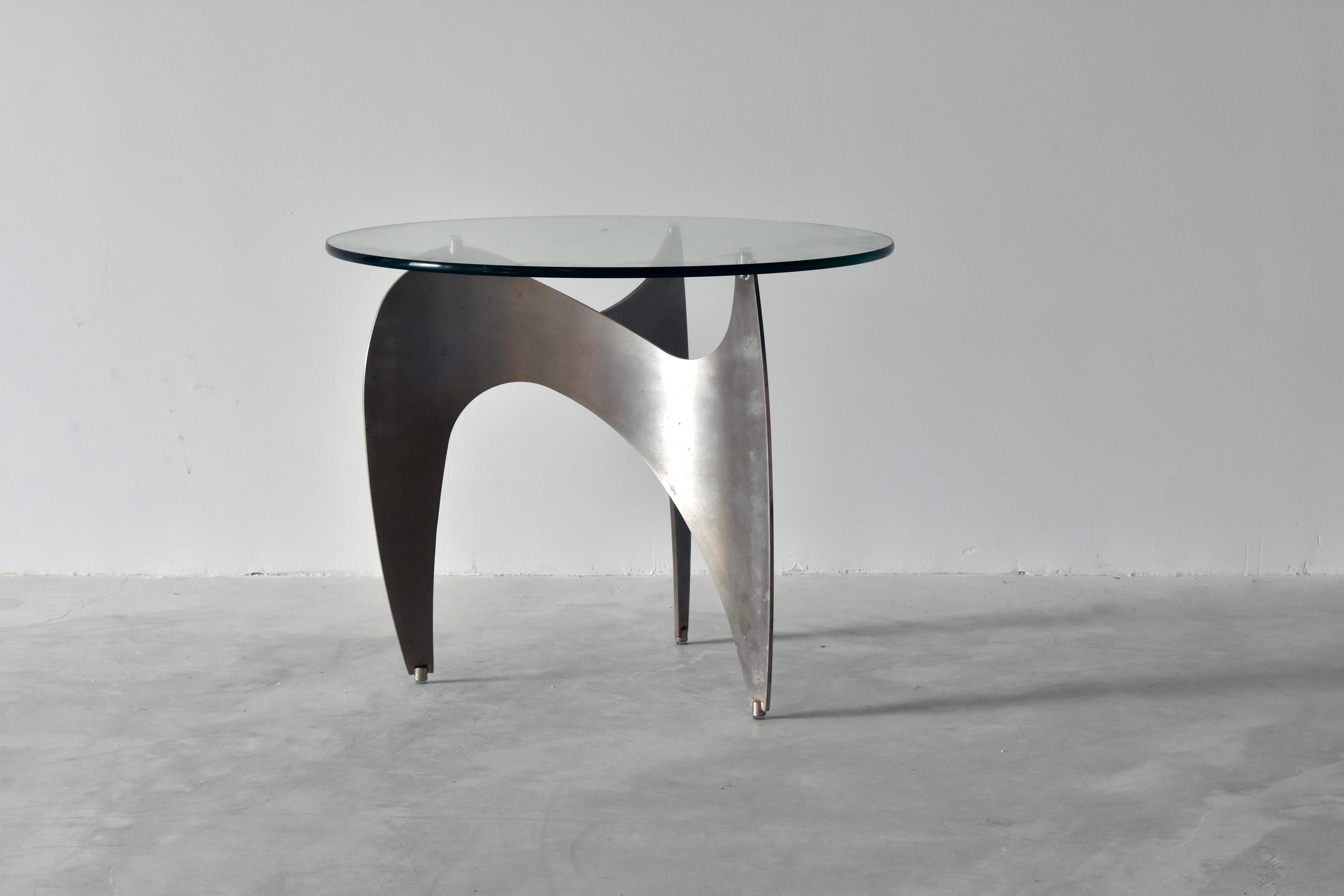 A free-form steel side or end table or coffee table. Steel base and glass top. Unknown production, circa 1980s, America. 


Other designers working in a free-form / organic style include Isamu Noguchi, Jean Royère, Paul Frankl and Carlo Mollino.