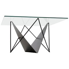 Table d'appoint ou table basse moderniste en métal noir et verre avec porte-revues