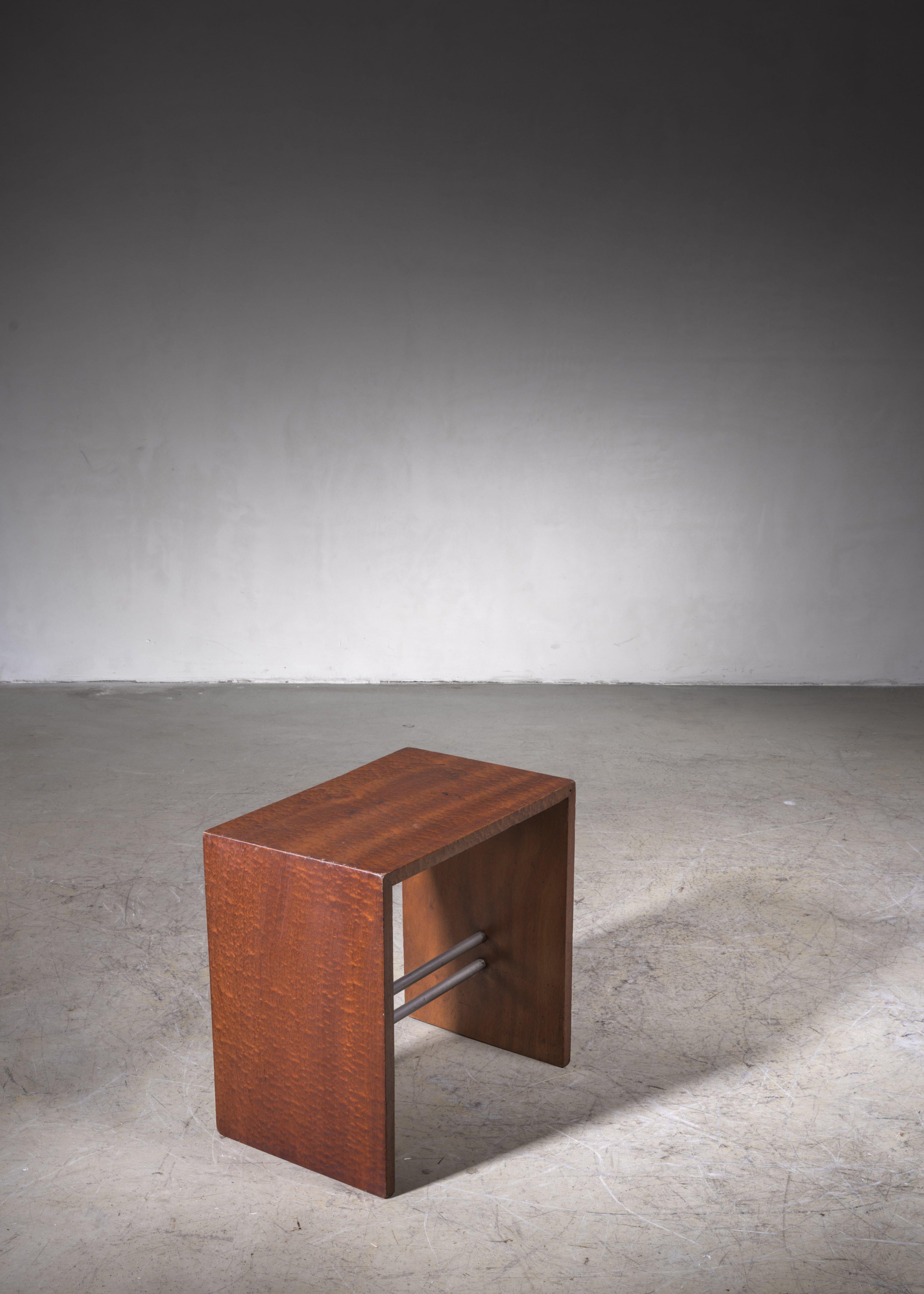 A side table from the 1930s with the Modernist elegance as we know from Jean-Michel Frank. It has a core of early multiplex with a beautiful veneer layer and two aluminium stretchers. It is beautifully aged and in a wonderful condition.