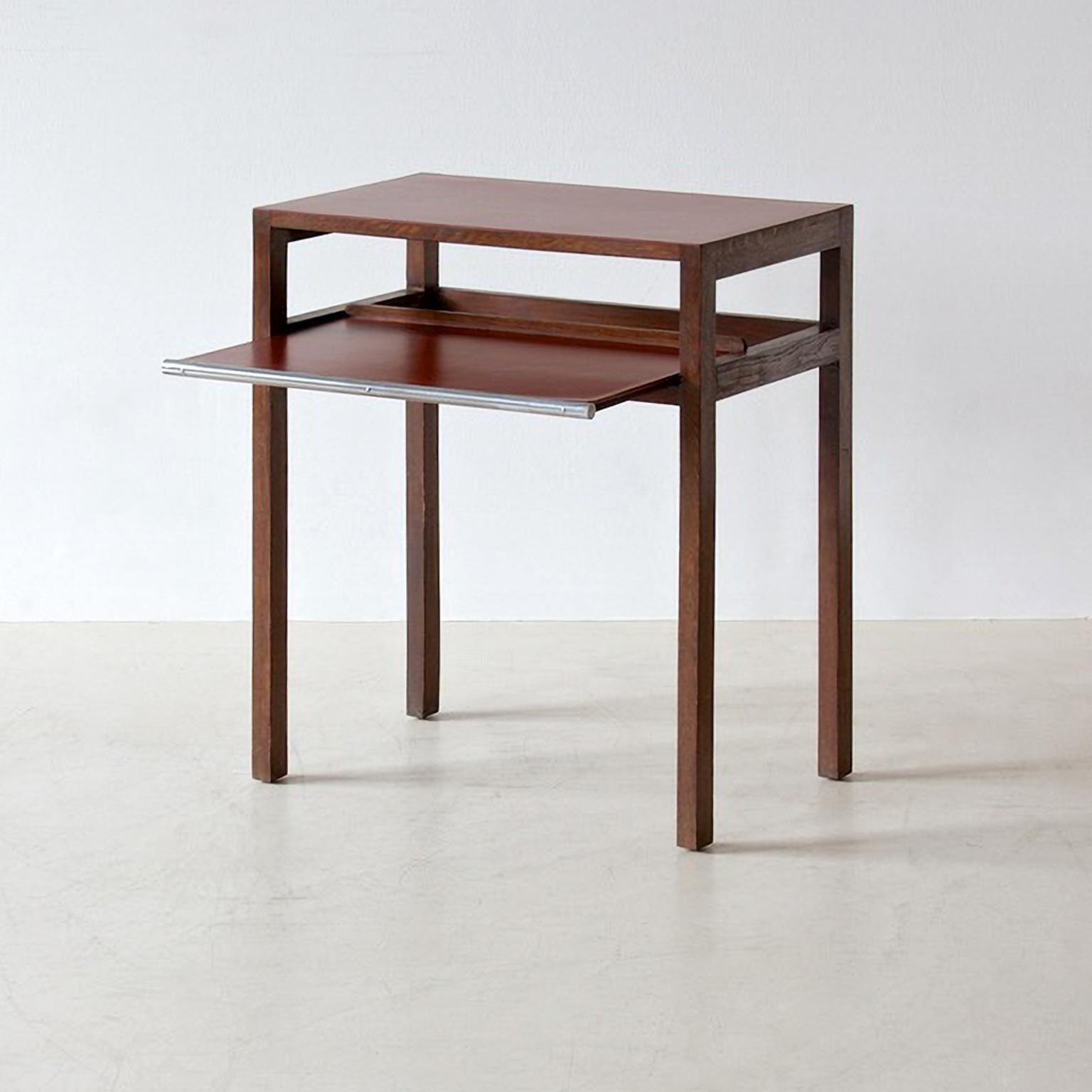 Modernist end table model H 174 designed by Jindrich Halabala and manufactured by UP Závody, Brno, circa 1930. The table is made of stained oak and features an extendable shelf with a chromed tubular steel handle. The table top and the pull-out