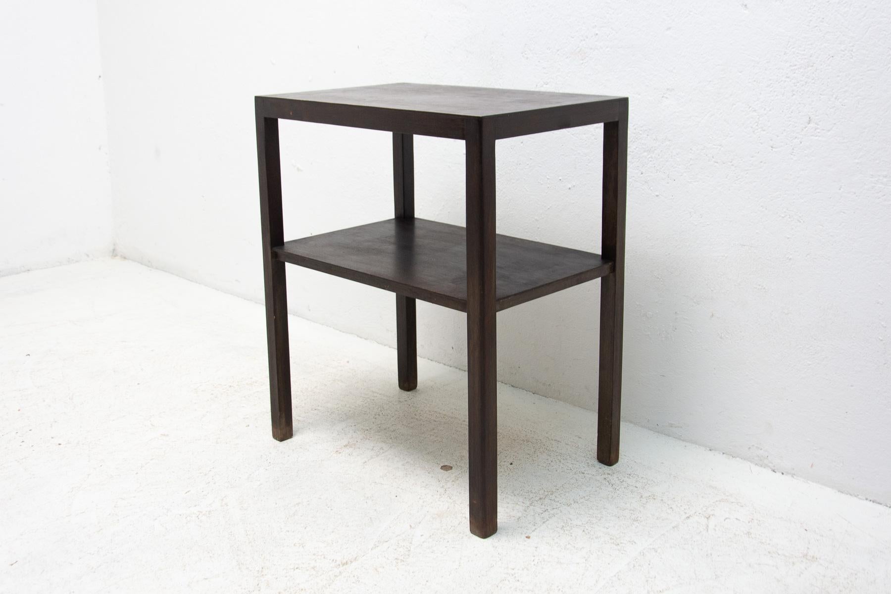 Modernist Side Table, Czechoslovakia, 1950s In Good Condition For Sale In Prague 8, CZ