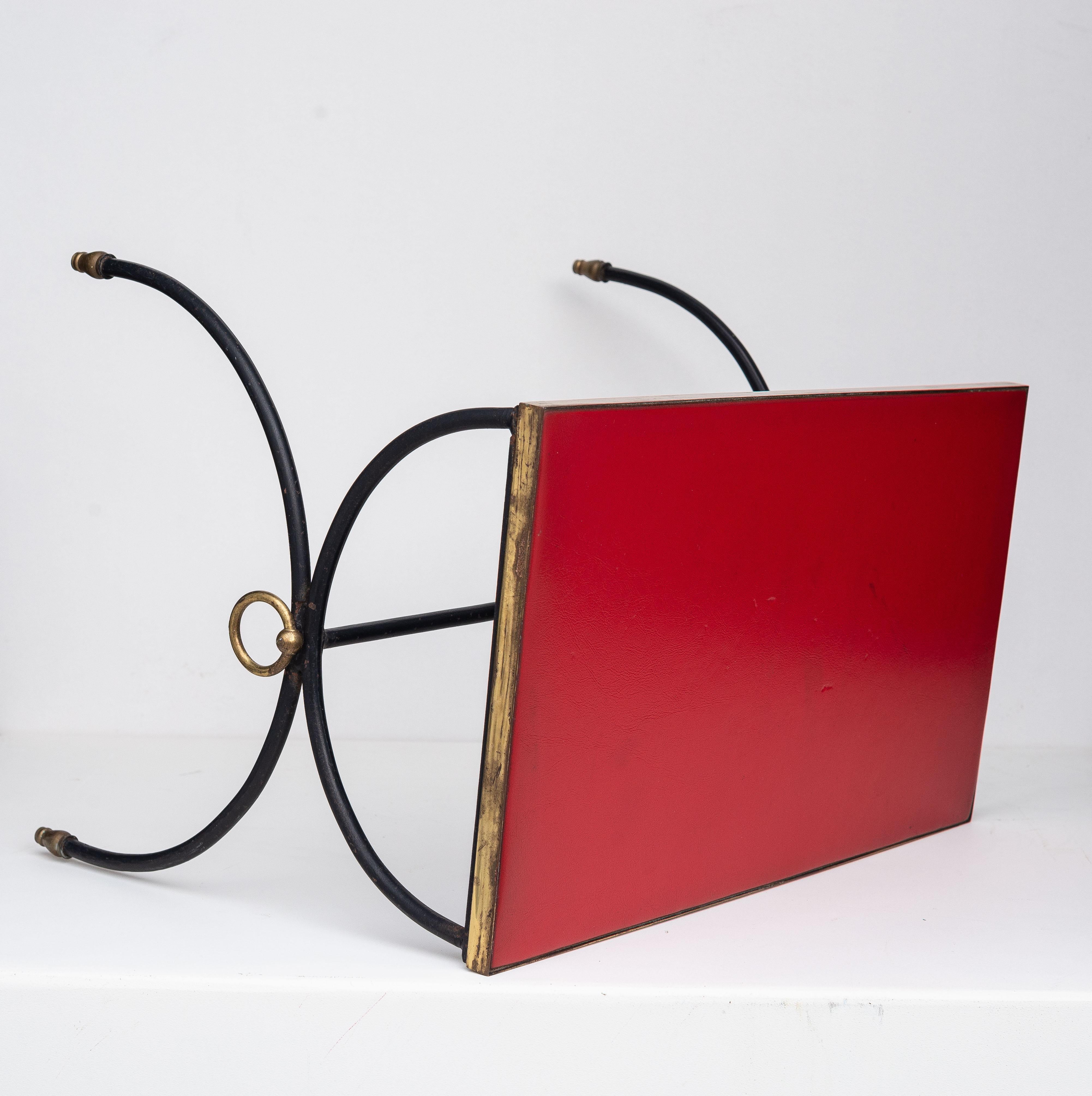 Table d'appoint moderniste en fer forgé et cuir rouge - Style Jacques Adnet - années 1950 en vente 4