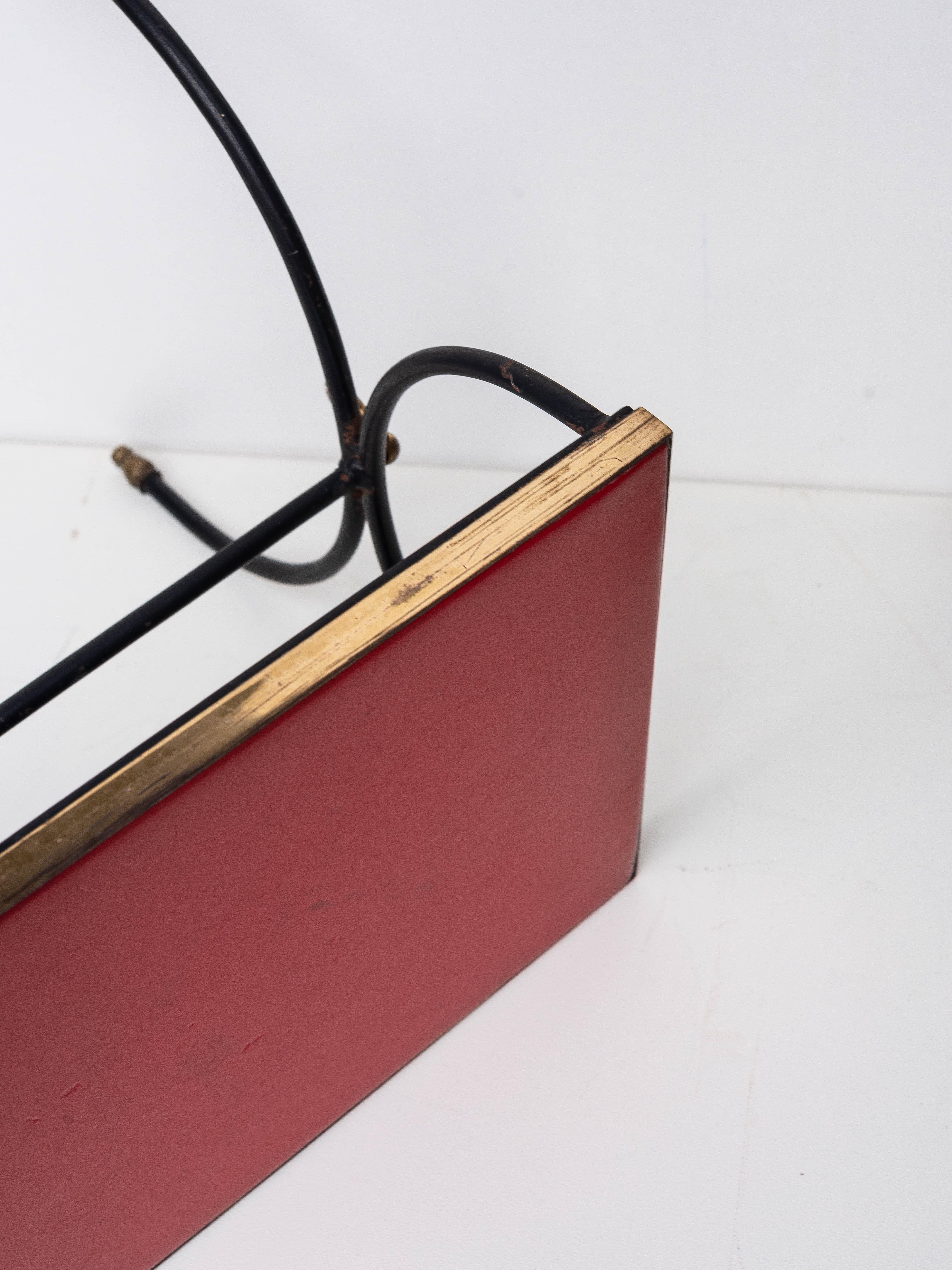 Table d'appoint moderniste en fer forgé et cuir rouge - Style Jacques Adnet - années 1950 en vente 6