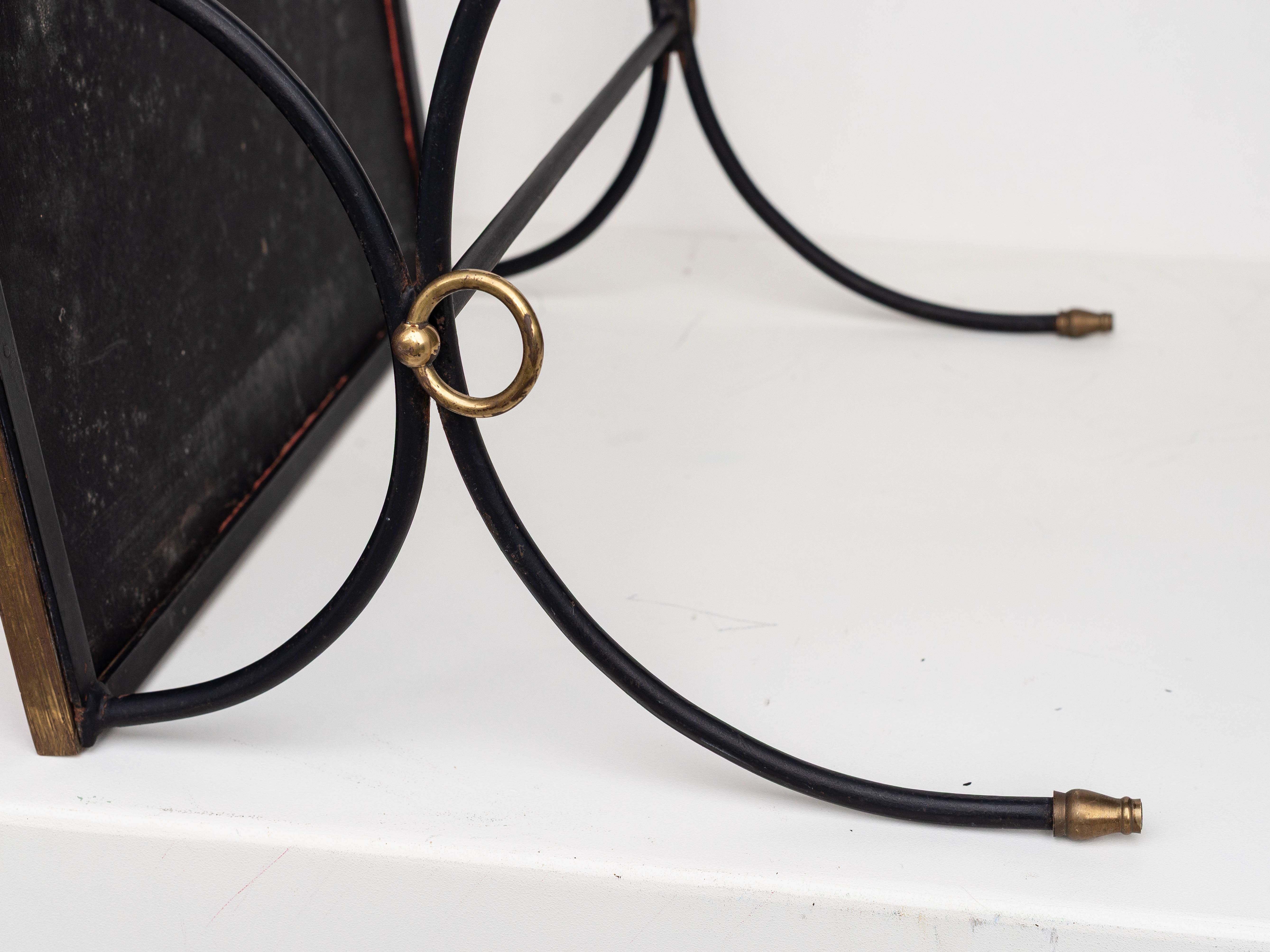 Table d'appoint moderniste en fer forgé et cuir rouge - Style Jacques Adnet - années 1950 en vente 10