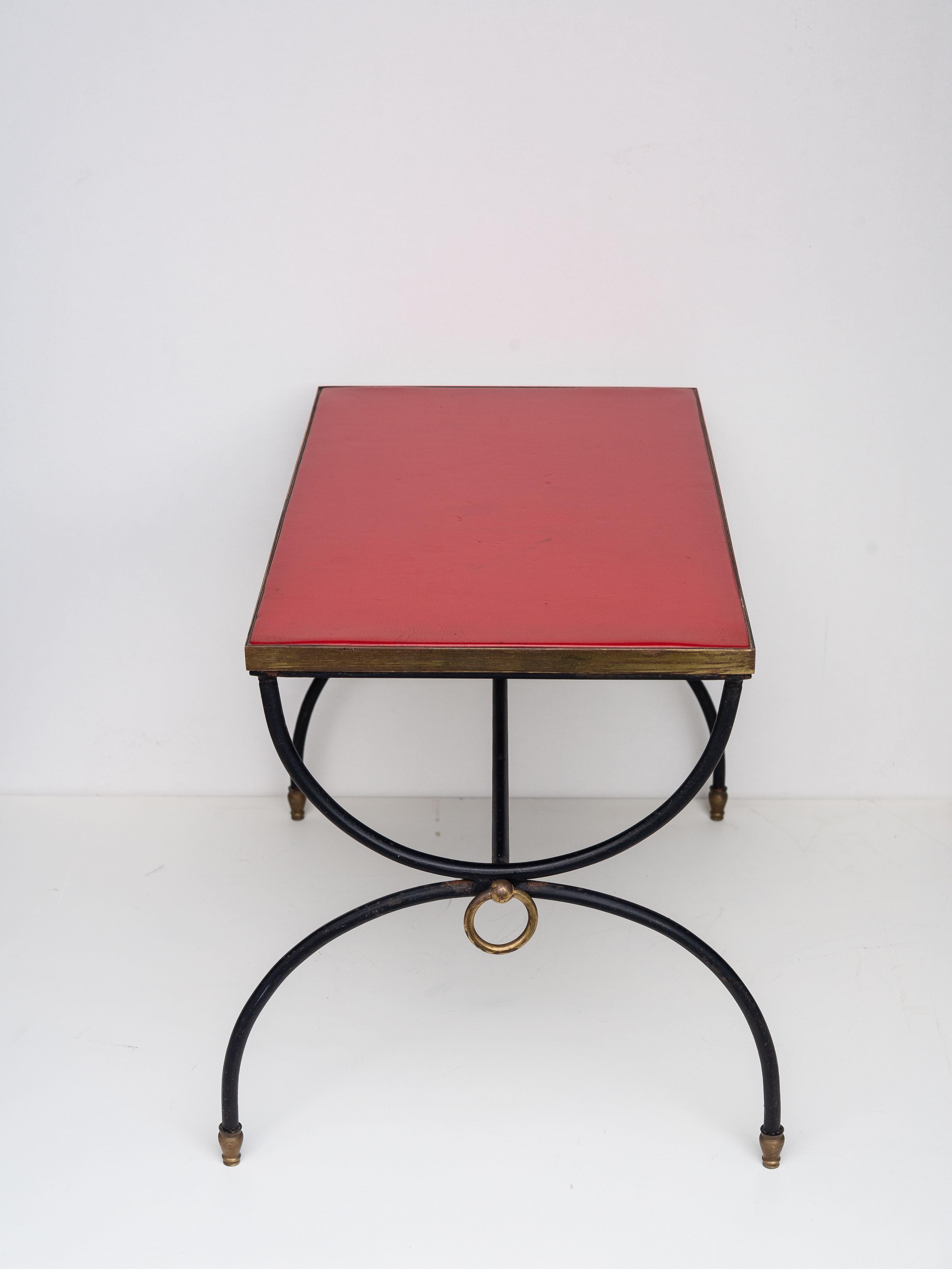 Table d'appoint moderniste en fer forgé et cuir rouge - Style Jacques Adnet - années 1950

Table d'appoint / table d'appoint élégante avec un grand design moderniste et sophistiqué.

Il rappelle beaucoup les créations de Jacques Adnet et l'époque de