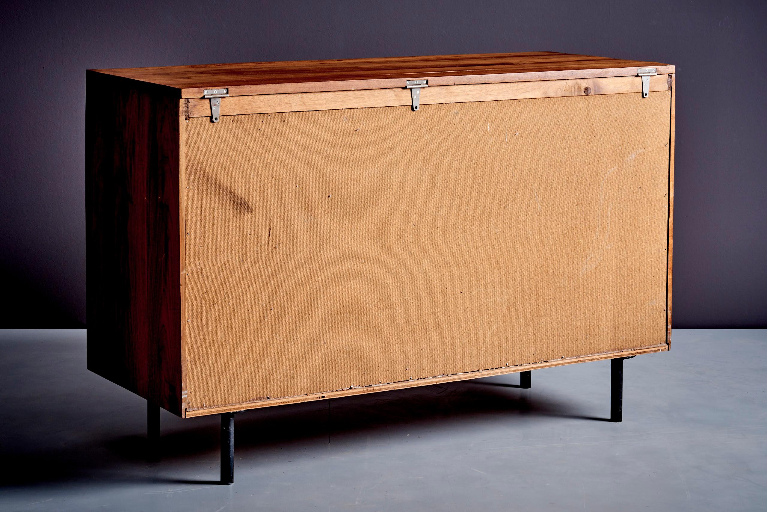 Credenza modernista in noce di Allan Gould, USA 1960 in vendita 3