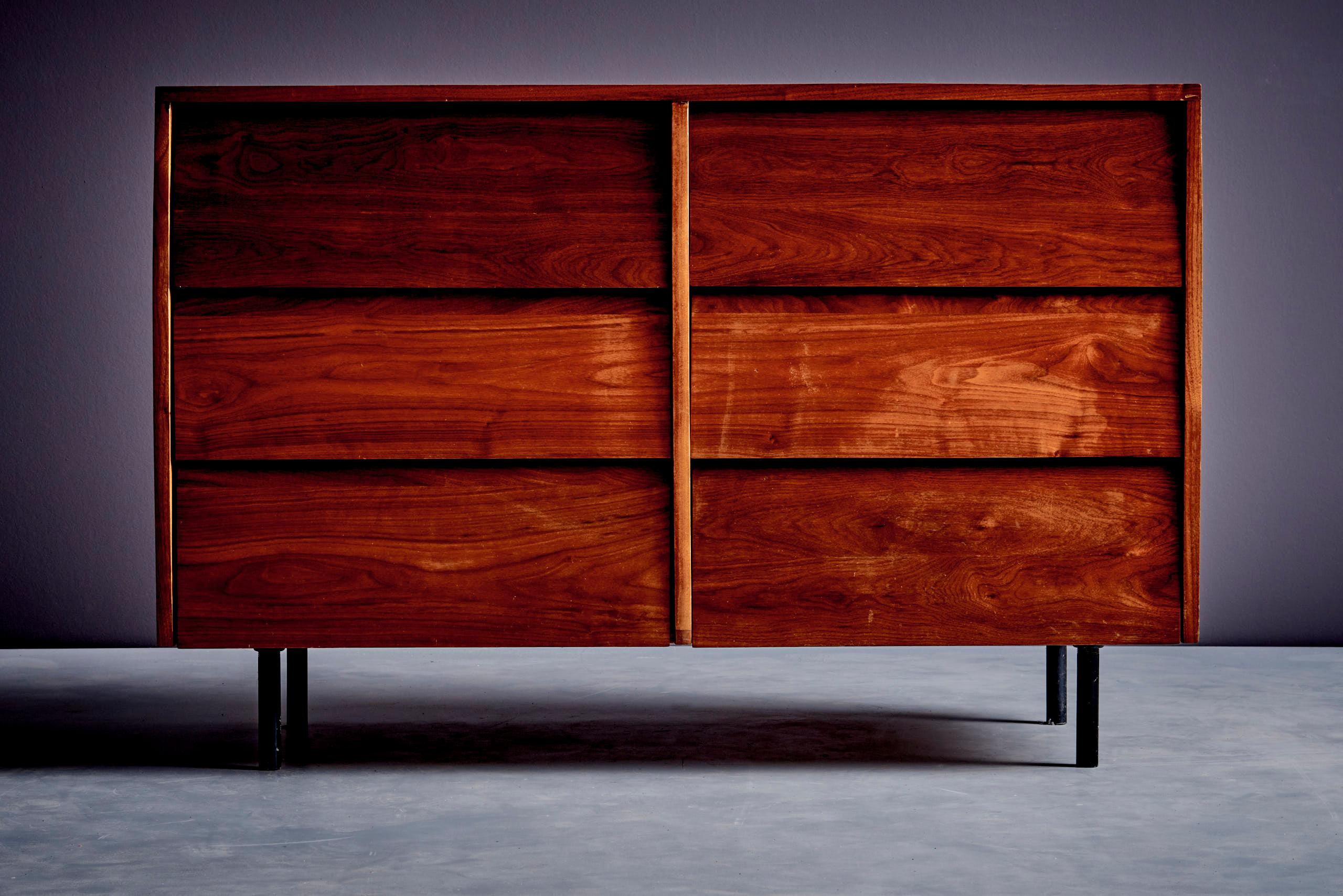 Mid-Century moderno Credenza modernista in noce di Allan Gould, USA 1960 in vendita