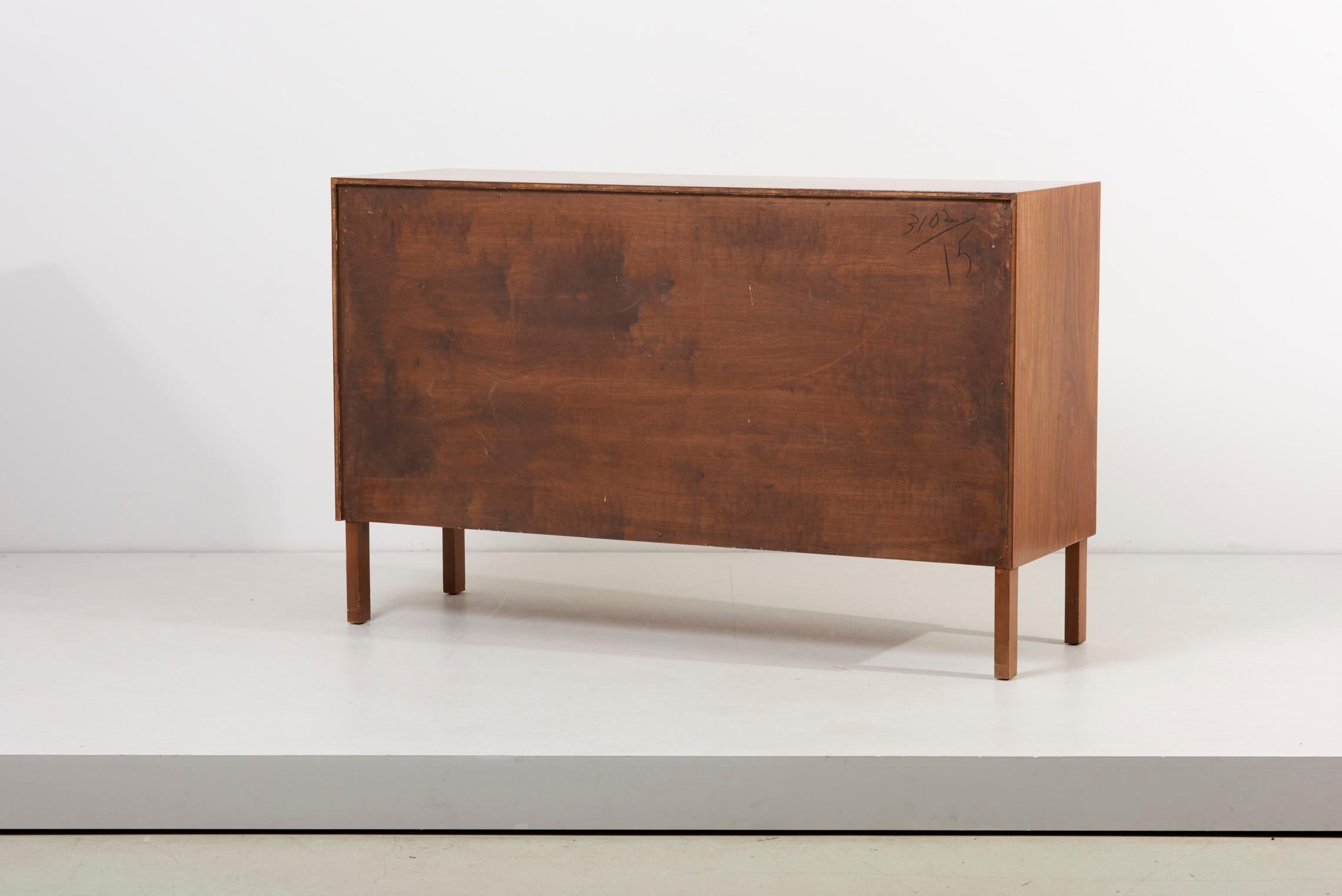 Mid-20th Century Modernist Sideboard in Walnut by Allan Gould, USA 1960s For Sale