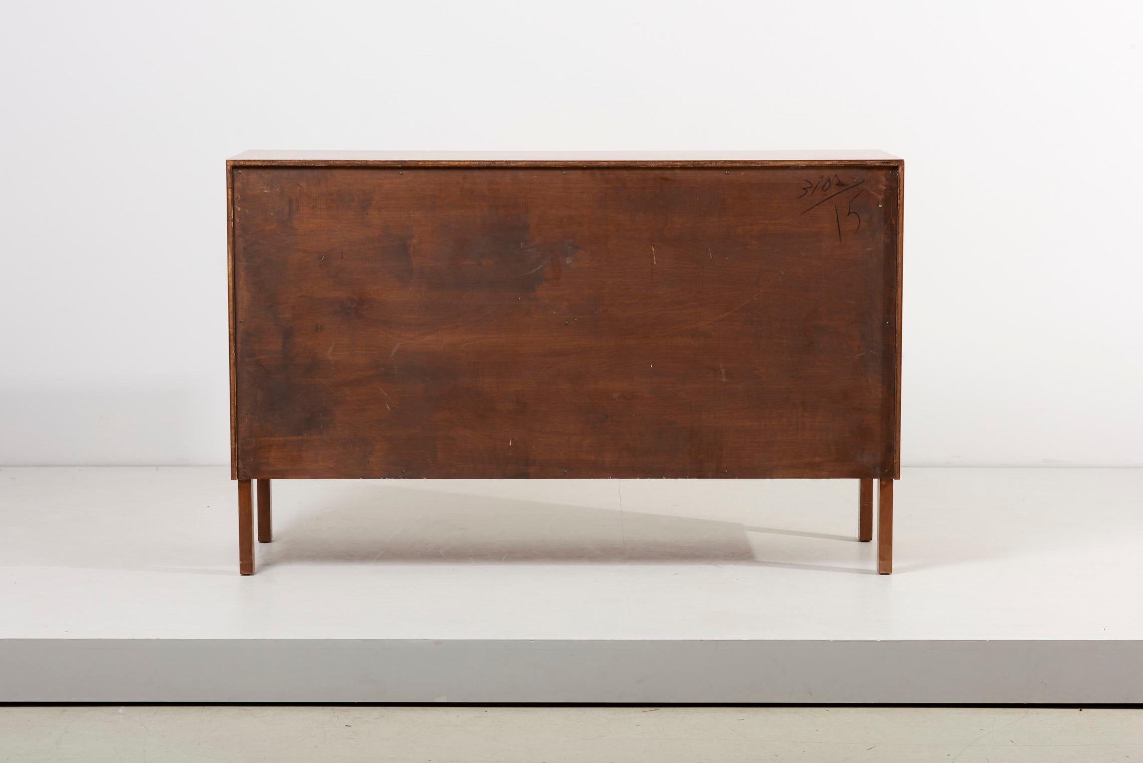 Modernist Sideboard in Walnut by Allan Gould, USA 1960s For Sale 1