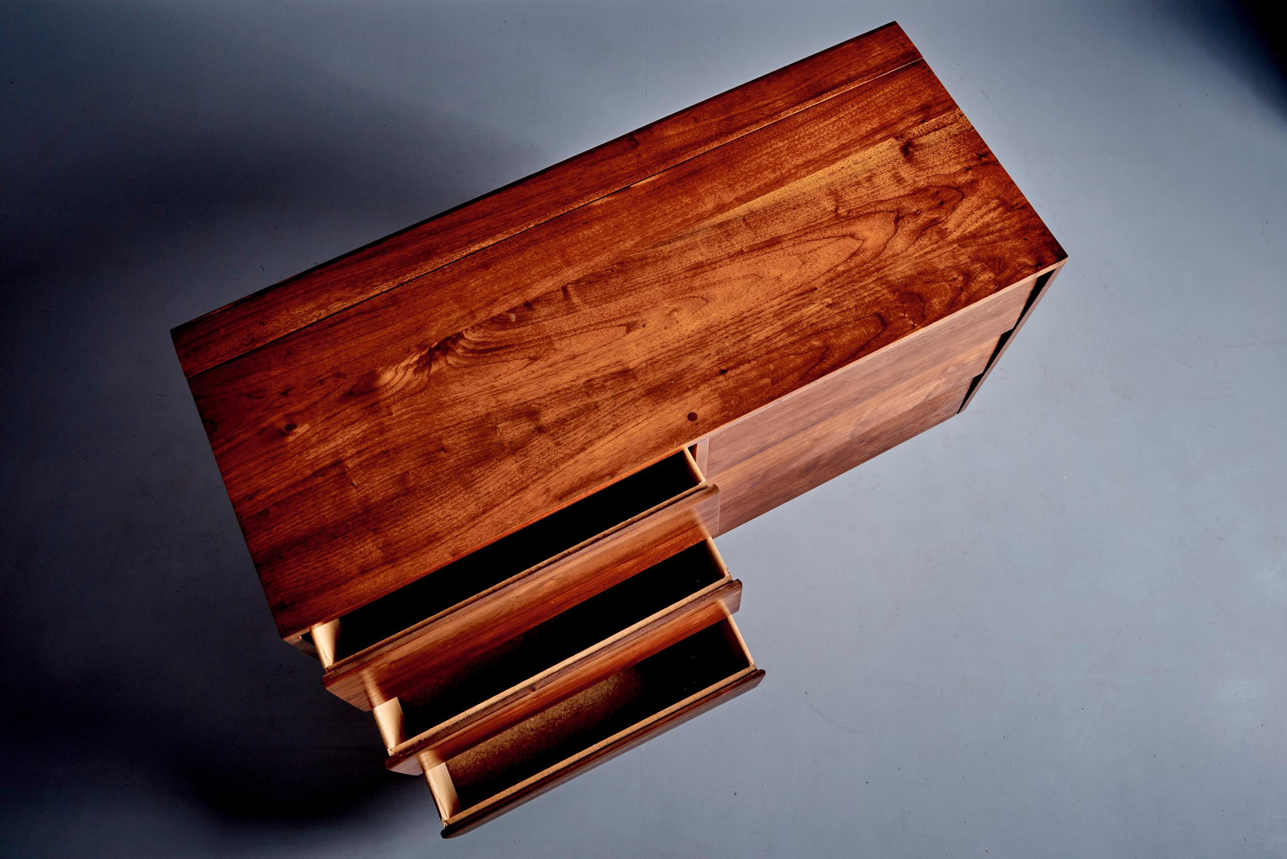 Credenza modernista in noce di Allan Gould, USA 1960 in vendita 2