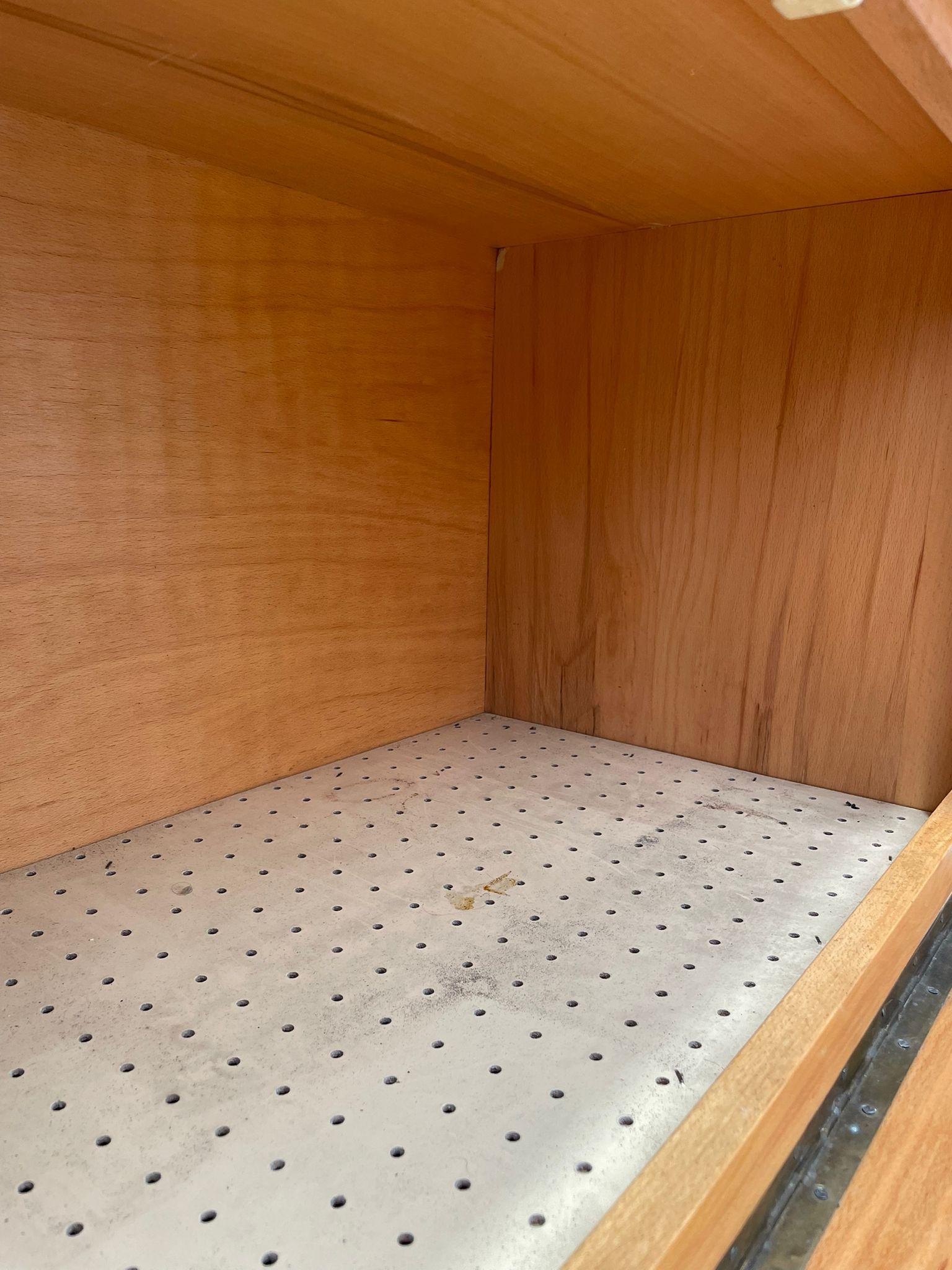 Buffet moderniste avec porte abattante, Tchécoslovaquie, 1970 en vente 4