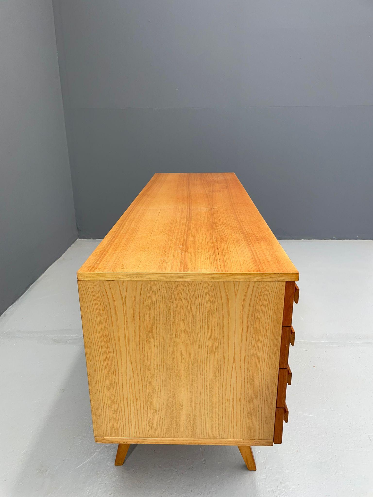Buffet moderniste avec porte abattante, Tchécoslovaquie, 1970 en vente 7