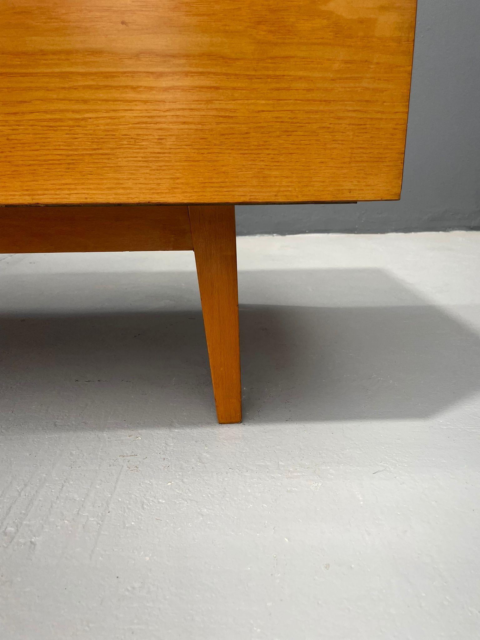 Buffet moderniste avec porte abattante, Tchécoslovaquie, 1970 en vente 12