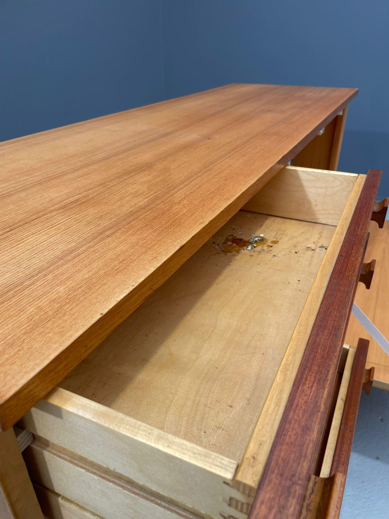 Mid-Century Modern Buffet moderniste avec porte abattante, Tchécoslovaquie, 1970 en vente