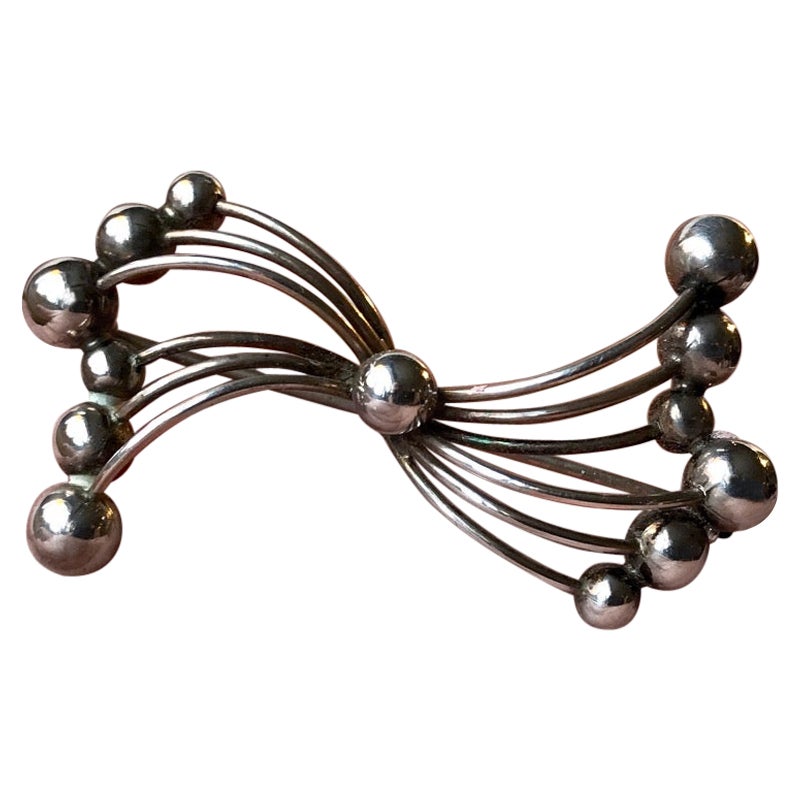 Broche en forme de nœud papillon en argent moderniste de John Laritzen, années 1950 en vente