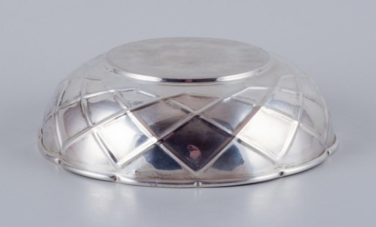 20th Century Modernist silver bowl. Italian design. Handmade. Mid-20th century. For Sale