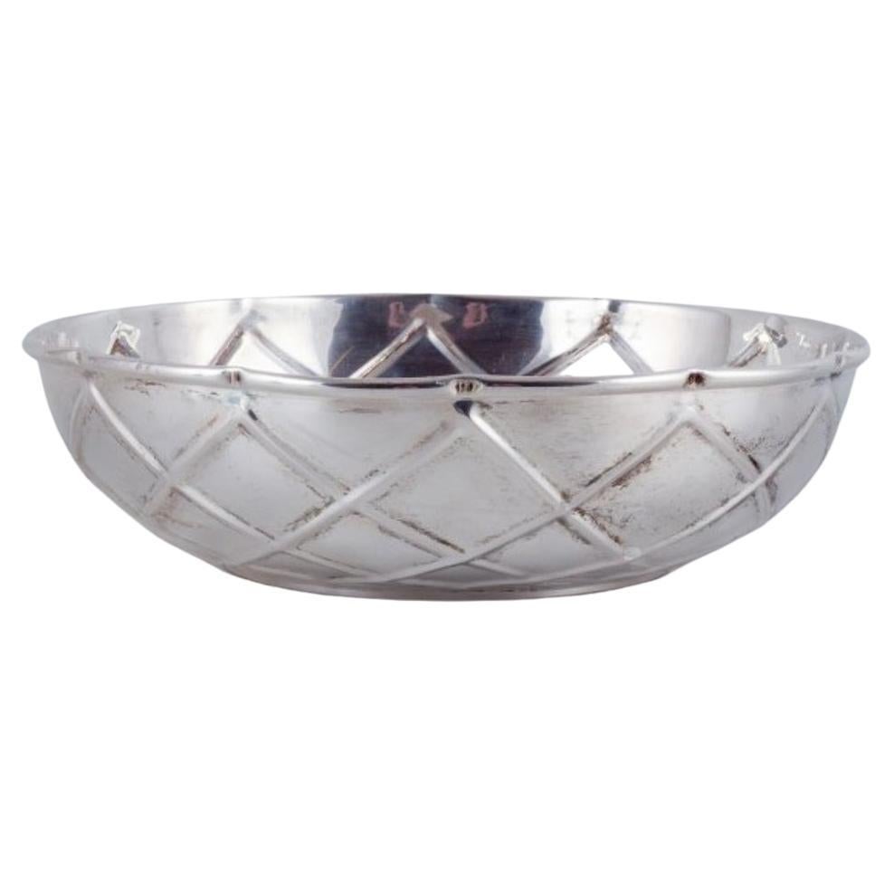 Modernist silver bowl. Italian design. Handmade. Mid-20th century.