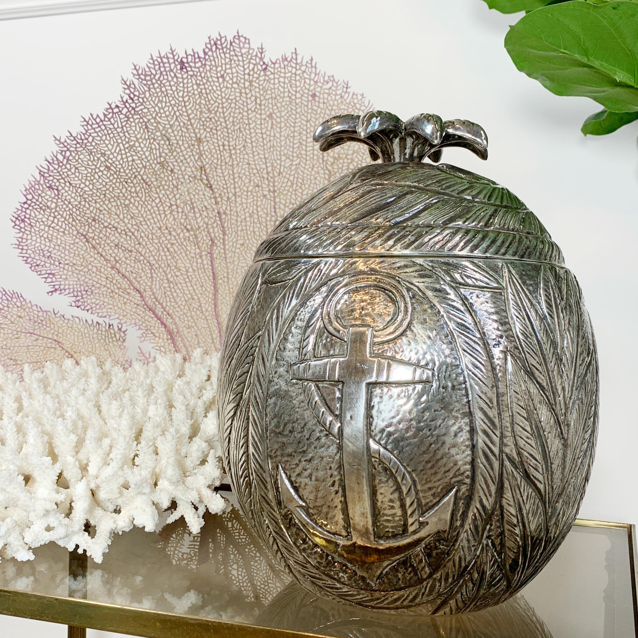 An exceptional and very rare silver-plated modernist Ice Bucket, attributed to the works of the pioneering modernist French artist Marc Chagall.

The Ice Bucket is decorated with two embossed profiles dressed in French, Breton traditional folk