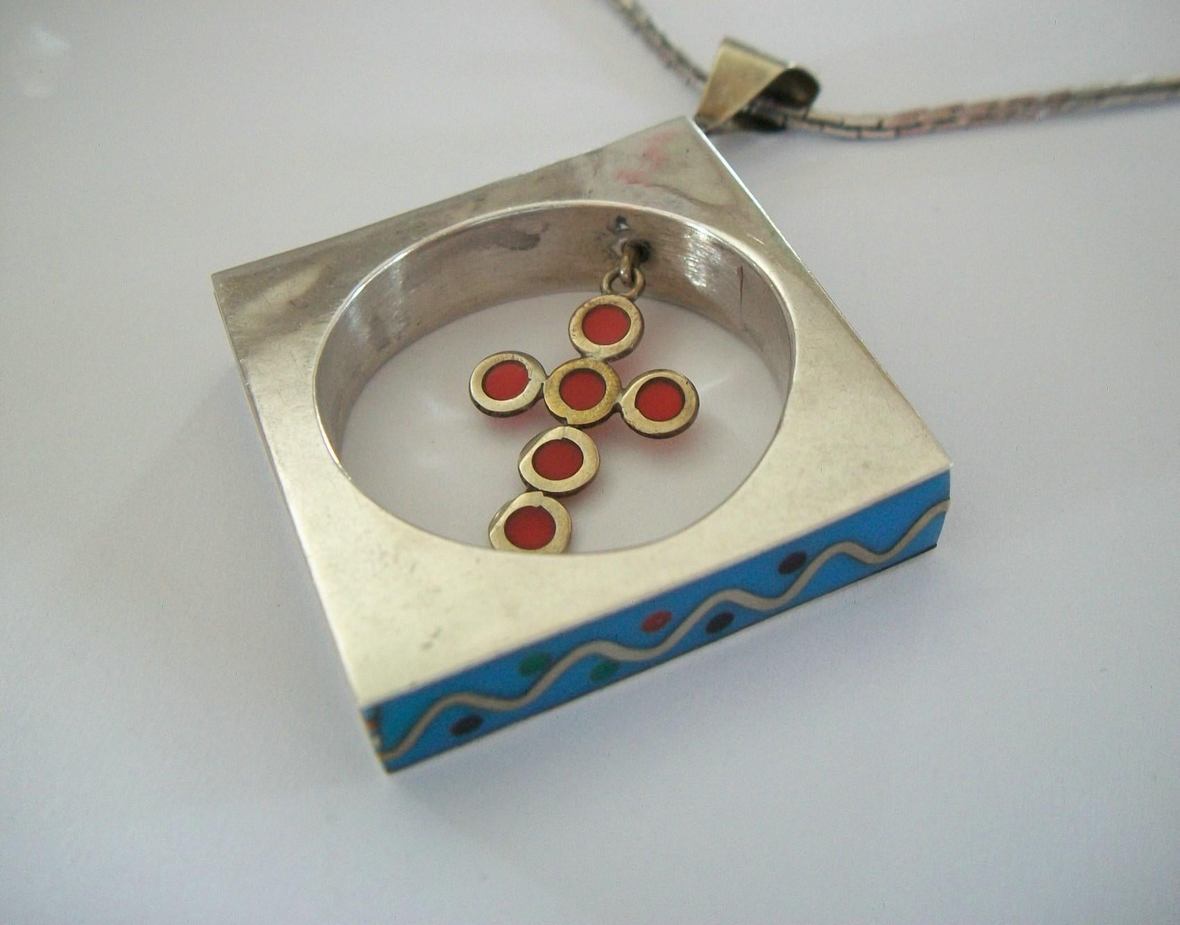 Modernist Silver Enamel Pendant with Plique-à-jour Cross, Mexico, circa 1970s In Good Condition For Sale In Chatham, CA