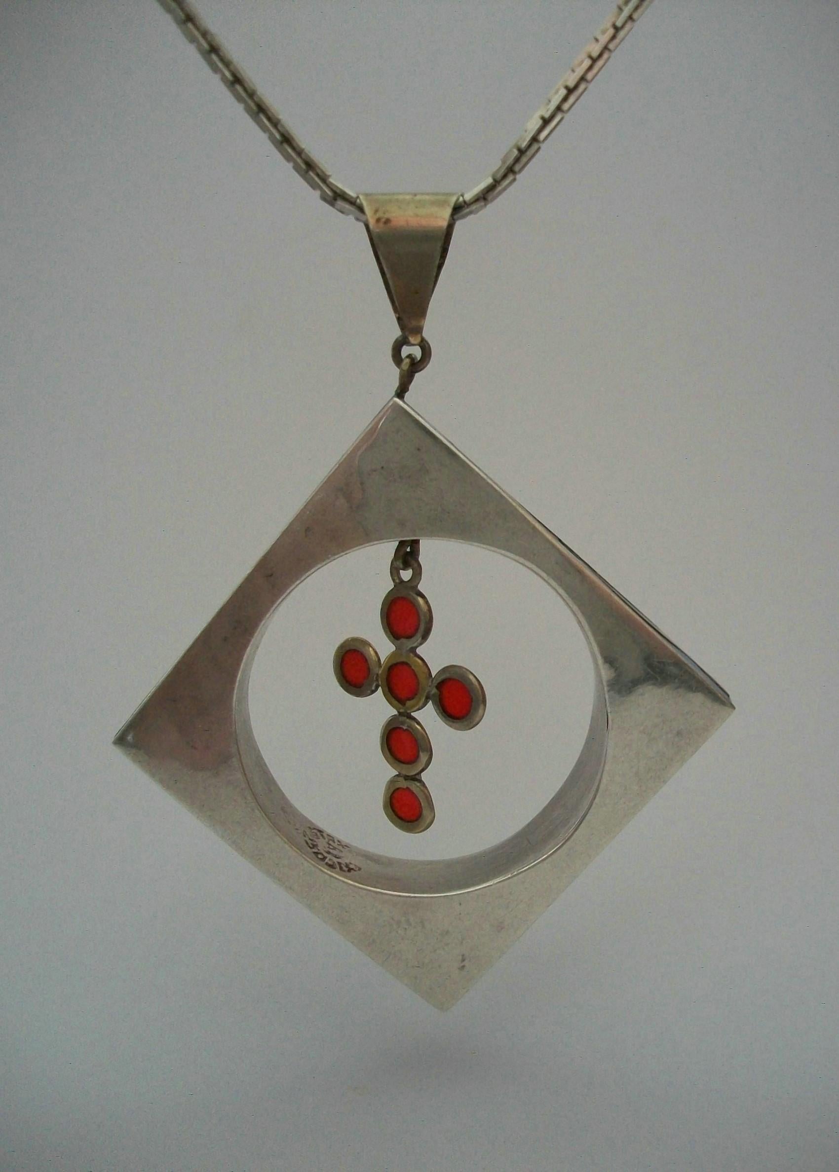 Modernist Silver Enamel Pendant with Plique-à-jour Cross, Mexico, circa 1970s For Sale 5