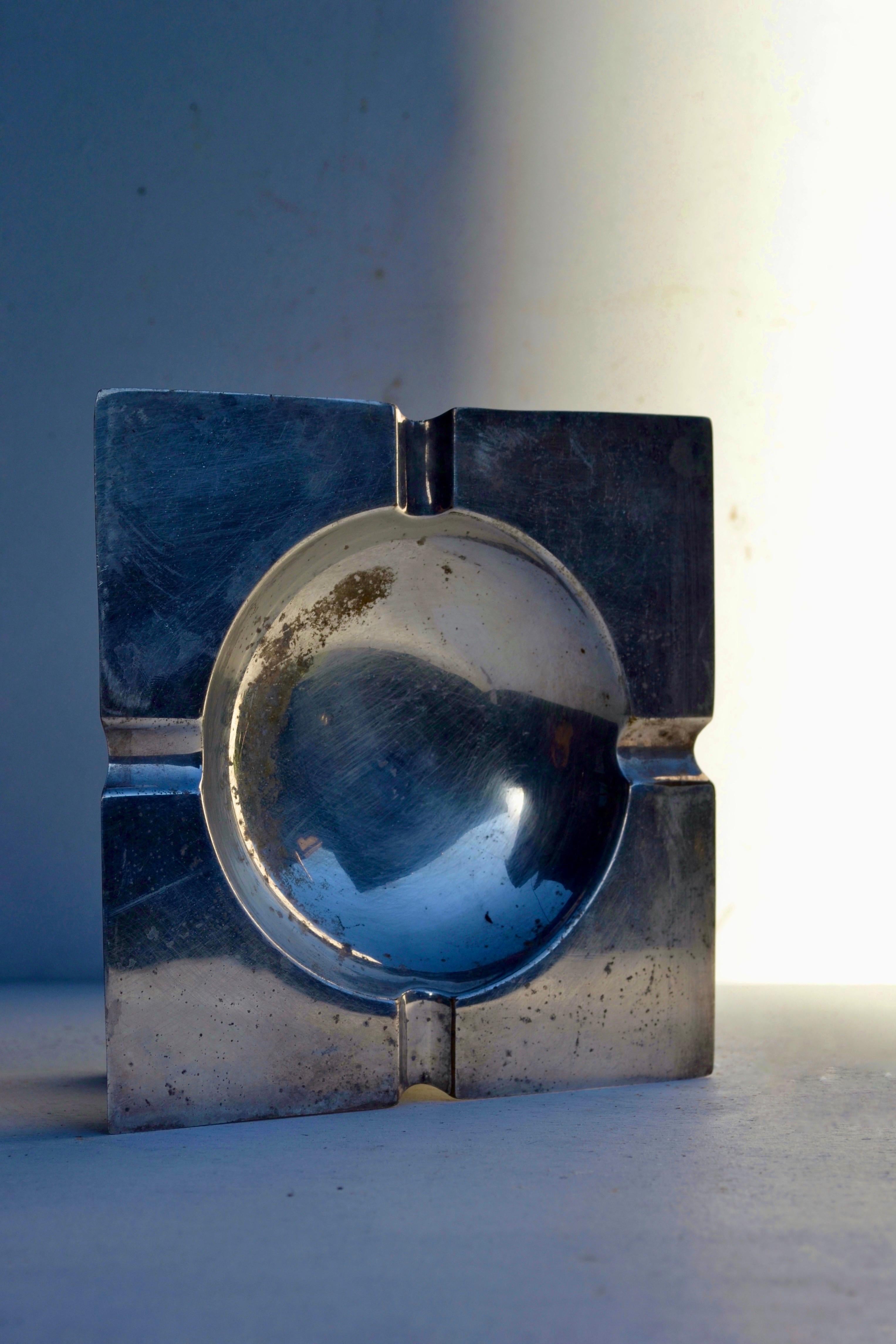 Posacenere modernista placcato in argento con patina superba, Francia, circa 1970 in vendita 1