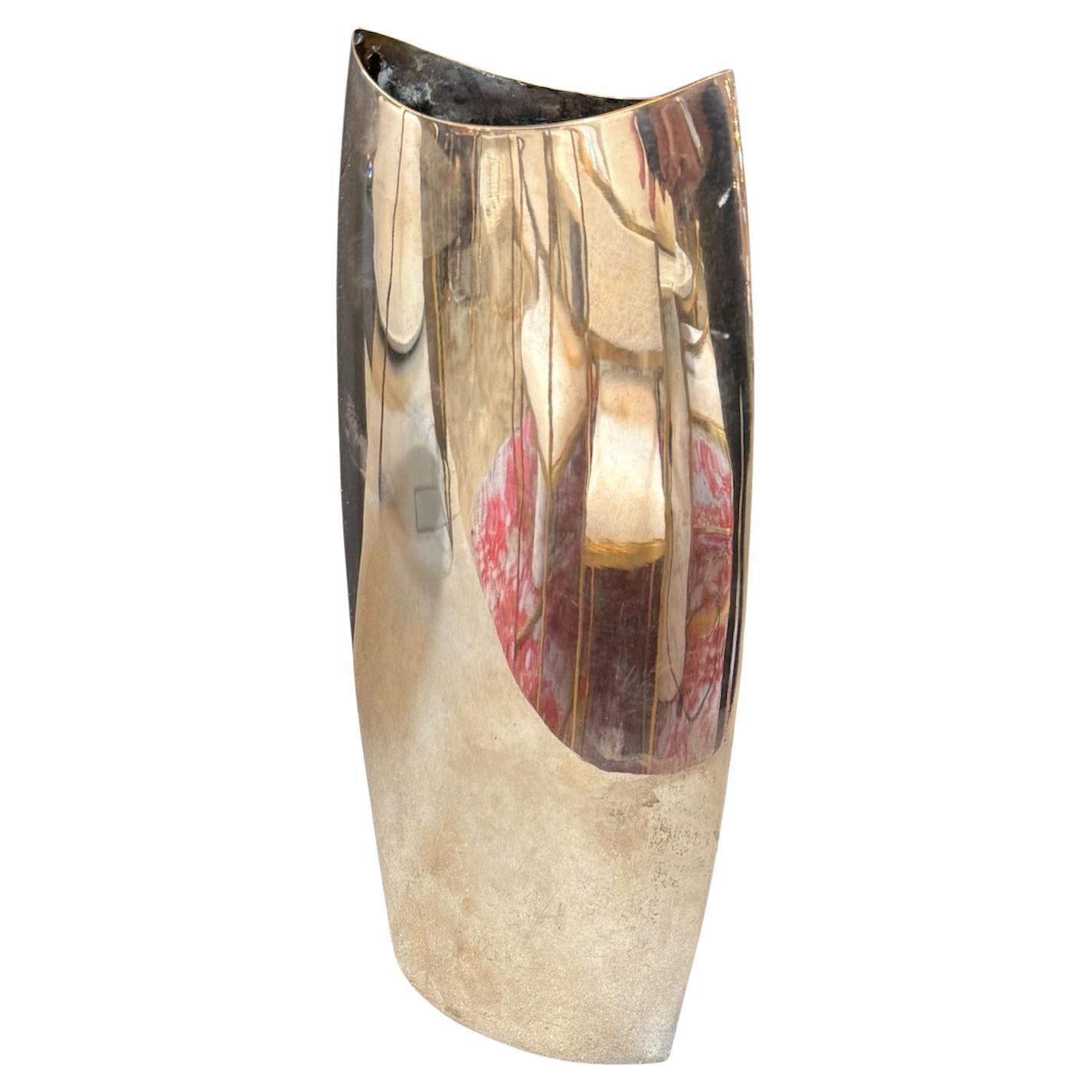 Vaso scultoreo modernista placcato in argento