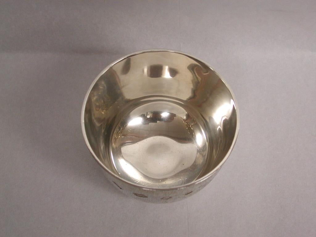Modernist silver tumbler cup, bark finish, S J Rose, London, 1972
Heavy guage of silver, weight 3.28 troy ounces.
This tumbler cup is great fun, and precision made so that if it is knocked,
it always comes back to a upright position, thus not